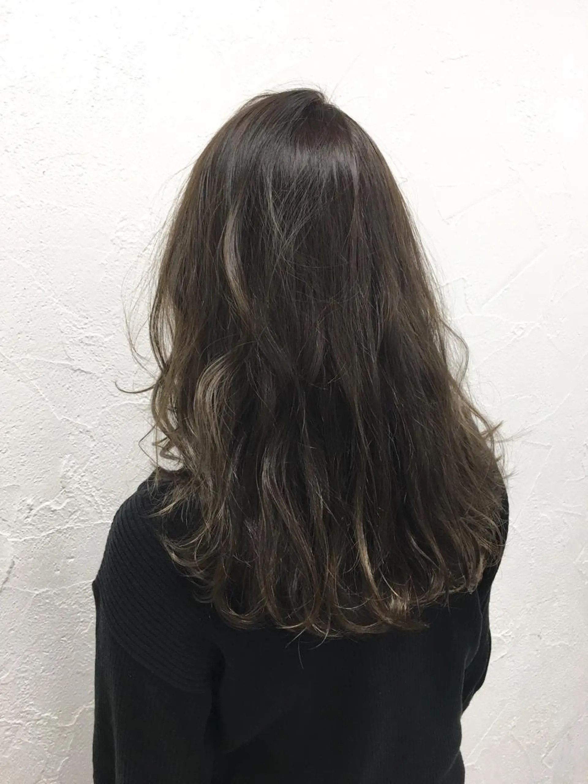 ロング カラー ヘアアレンジ アッシュ アッシュグレー アッシュグレージュ グレージュ 大人垢抜け ダブルカラー【上野】のヘアスタイル