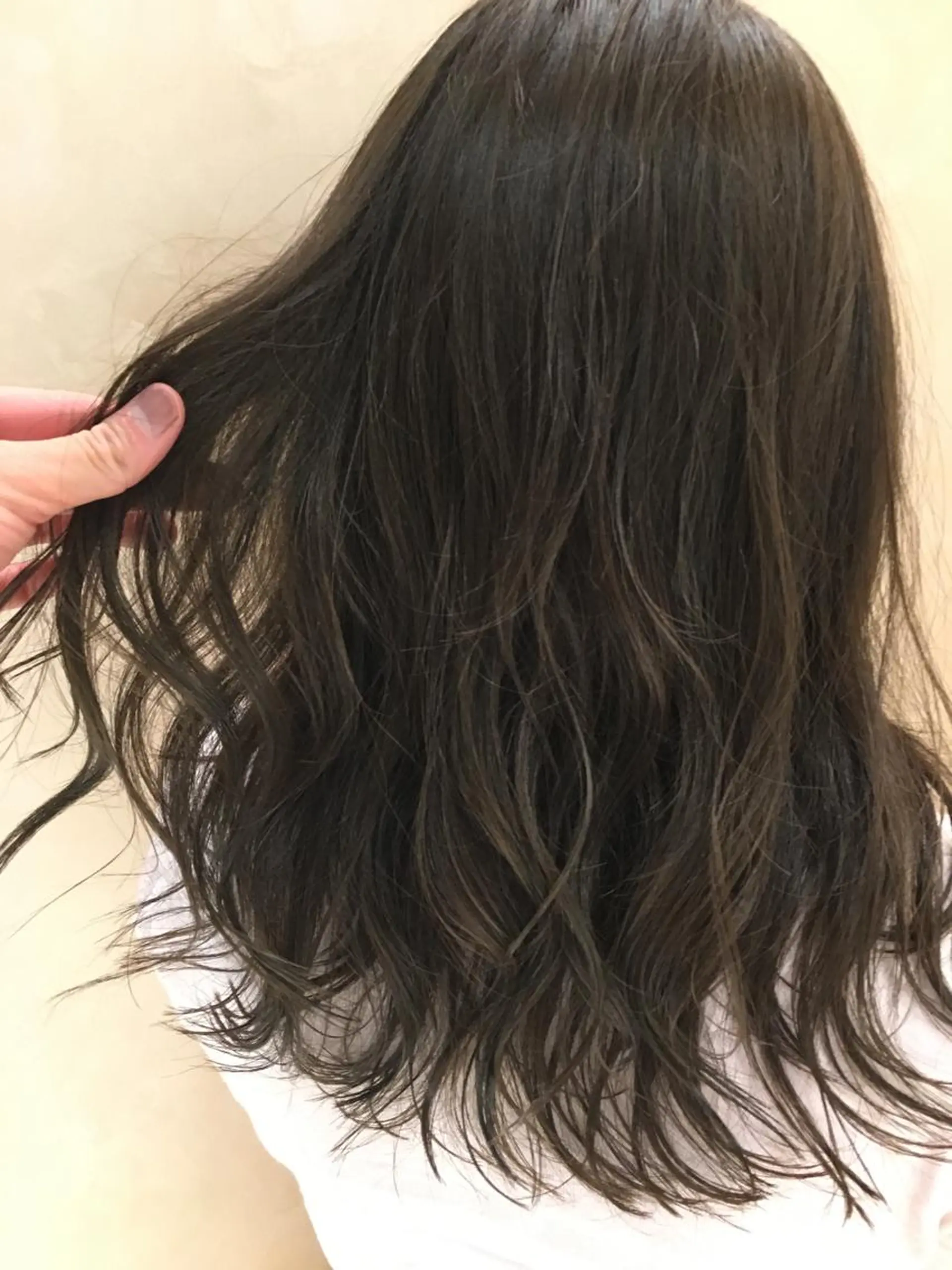 セミロング カラー パーマ ヘアアレンジ アッシュ ハイライトカラー ハイライト 酸性縮毛矯正のプロ 杉山玲介のヘアスタイル