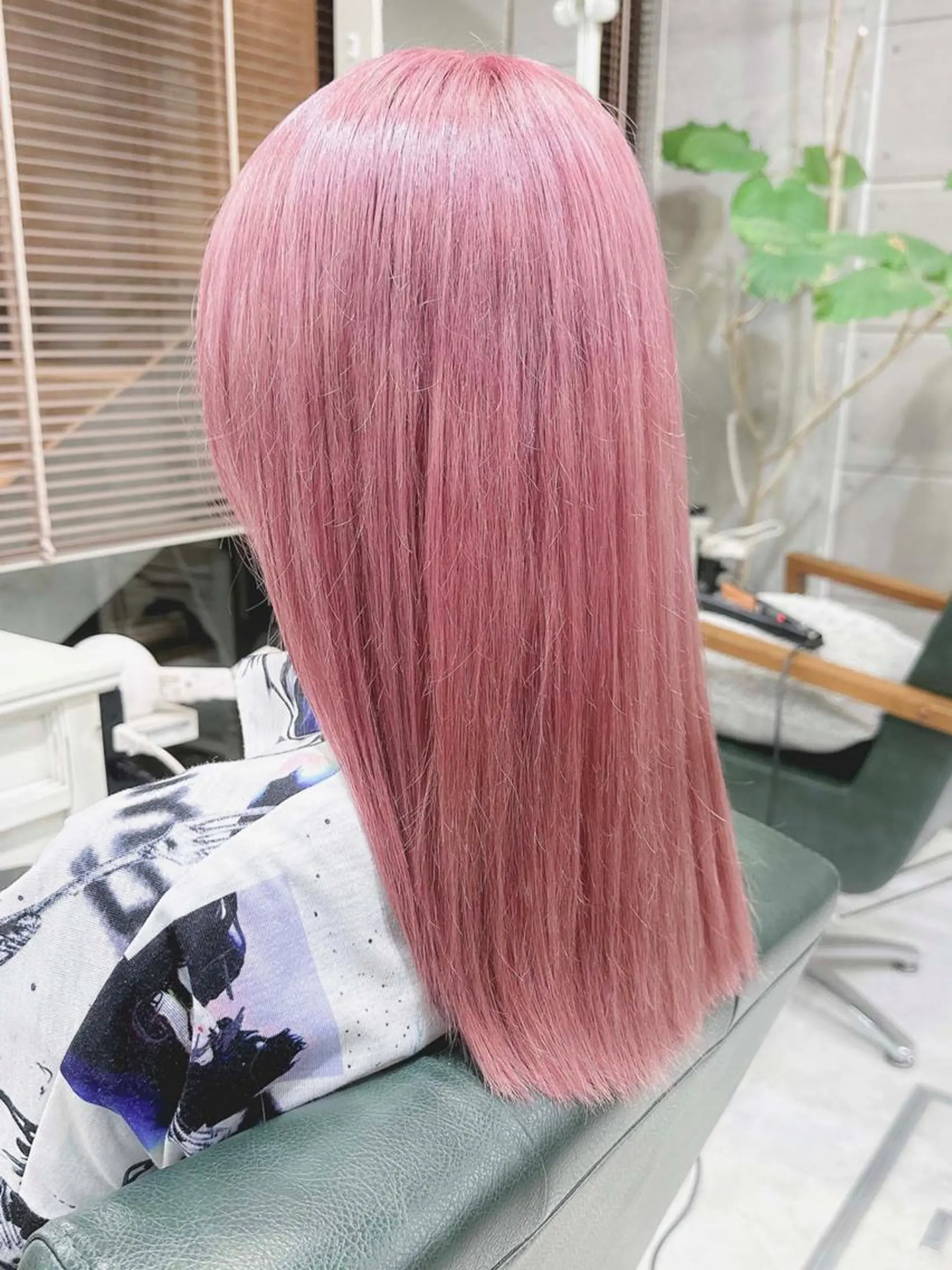 ロング ヘアアレンジ カラー ブリーチ 透明感カラー ハイトーンカラー ピンクカラー 𝐑𝐈𝐍𝐊𝐀 🌷のヘアスタイル