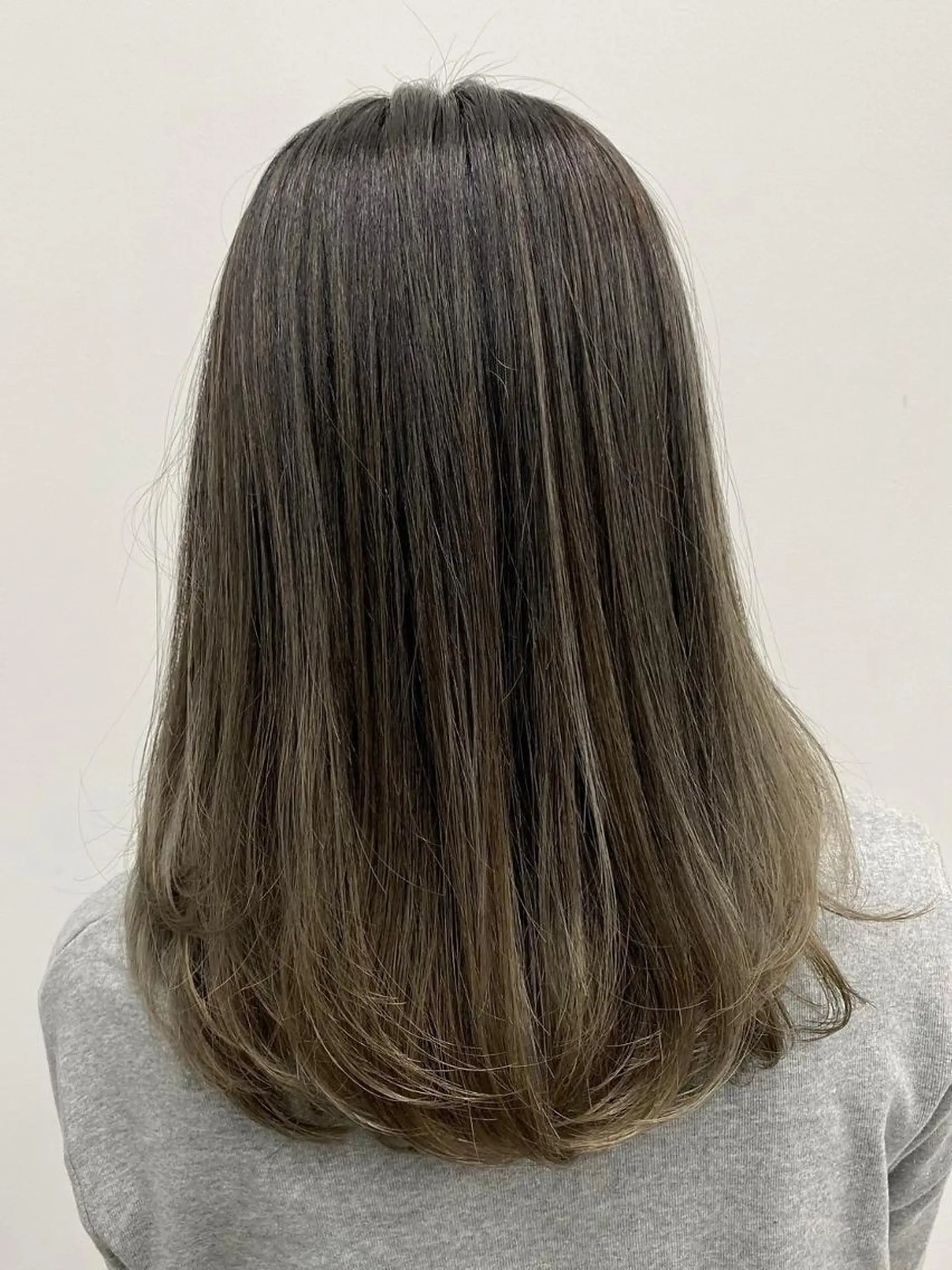 ロング カラー アディクシーカラー アッシュ ブルーカラー ダークアッシュ グレージュ 【公式】amble luxe 中野のヘアスタイル