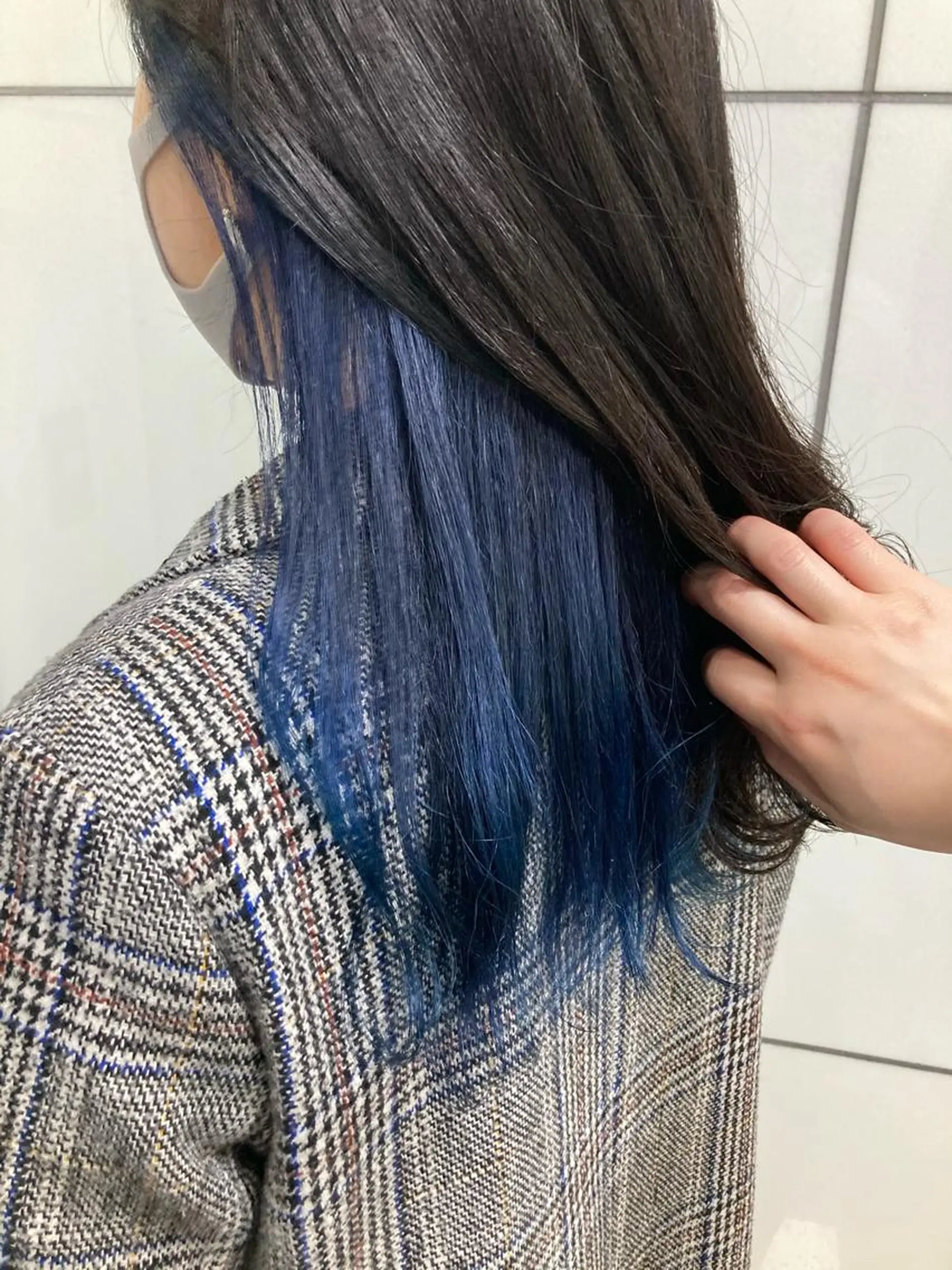 セミロング カラー アクアカラー ブルーカラー インナーカラー 髪質改善/痛ませ ないカラー/西村航大のヘアスタイル