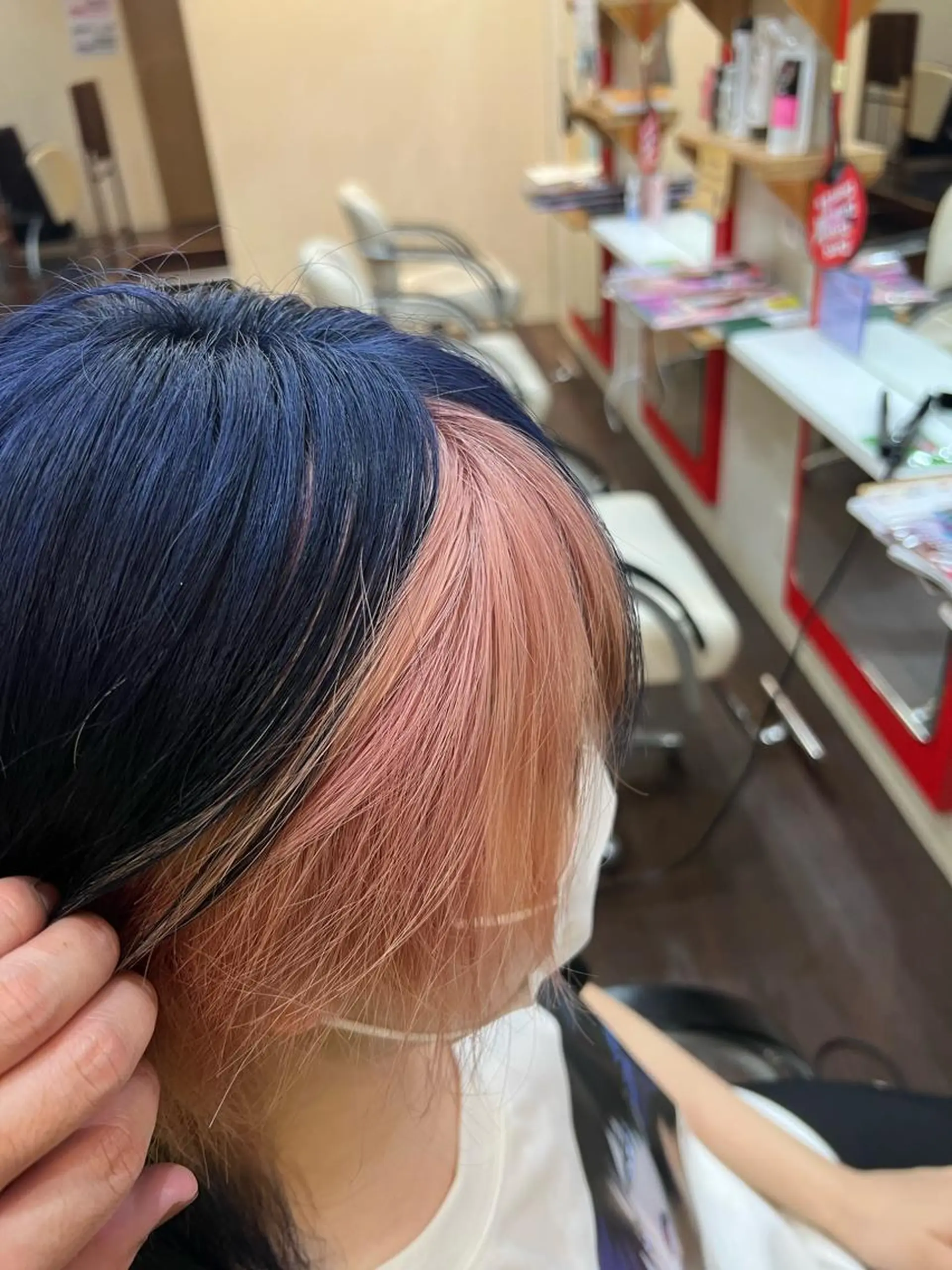 カラー ブリーチ ブルーカラー インナーカラー ピンクカラー ヘアカラー まさき✂︎ブリーチ／ デザインカラーのヘアスタイル