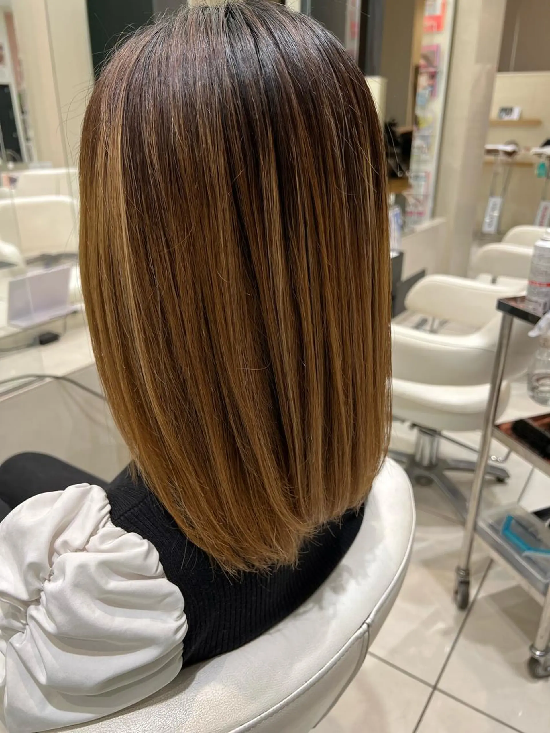 ミディアム 髪質改善 トリートメント カット ヘアカラー トリートメント ☃️顔周りレイヤー グレージュSHUTOのヘアスタイル