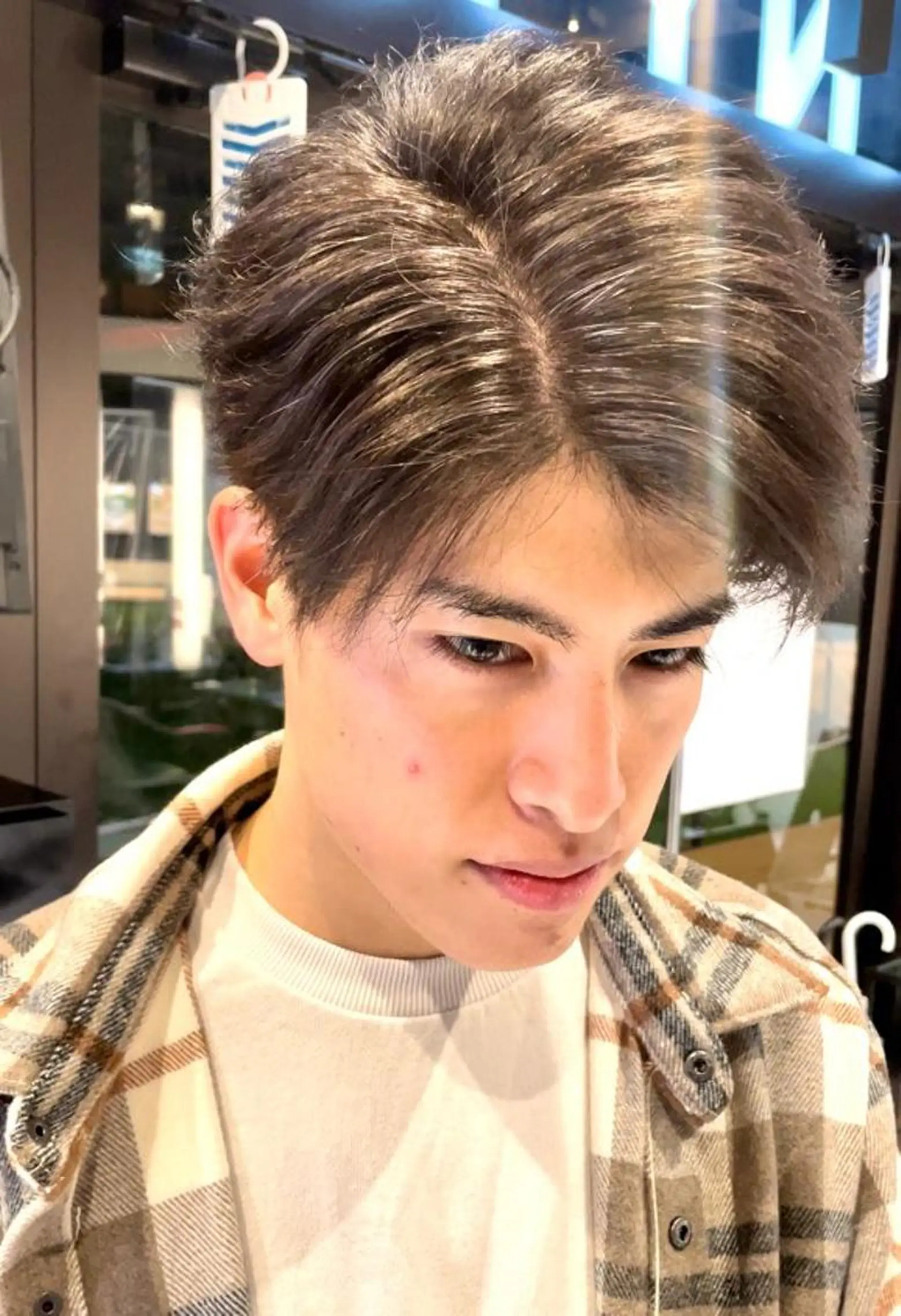 ショート カラー メンズ メンズハイライト ハイライトカラー イルミナカラー ハイライト カット ヘアカラー メンズヘア特化 崎田 成人のヘアスタイル