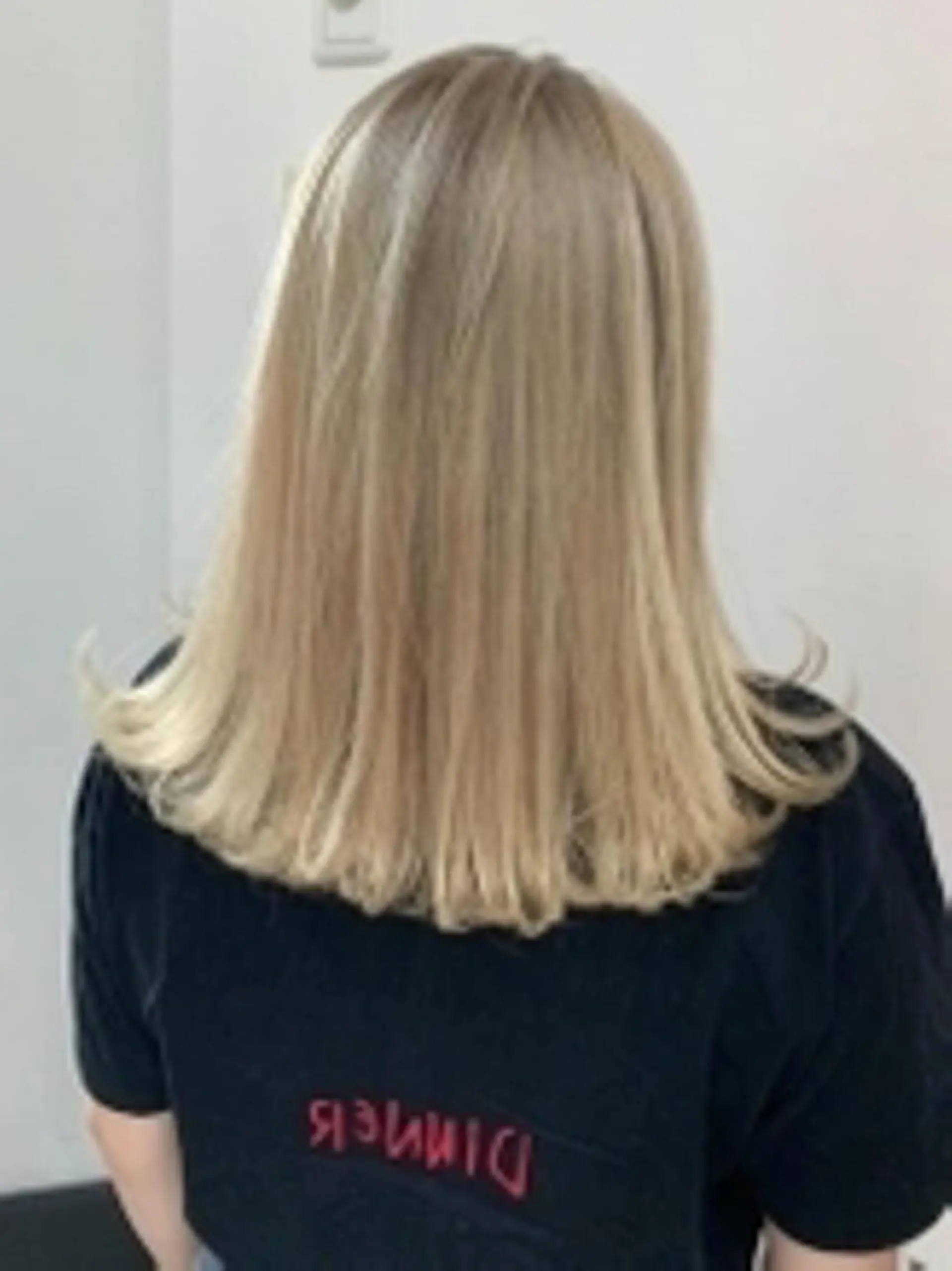 セミロング カラー 前田 桃花のヘアスタイル