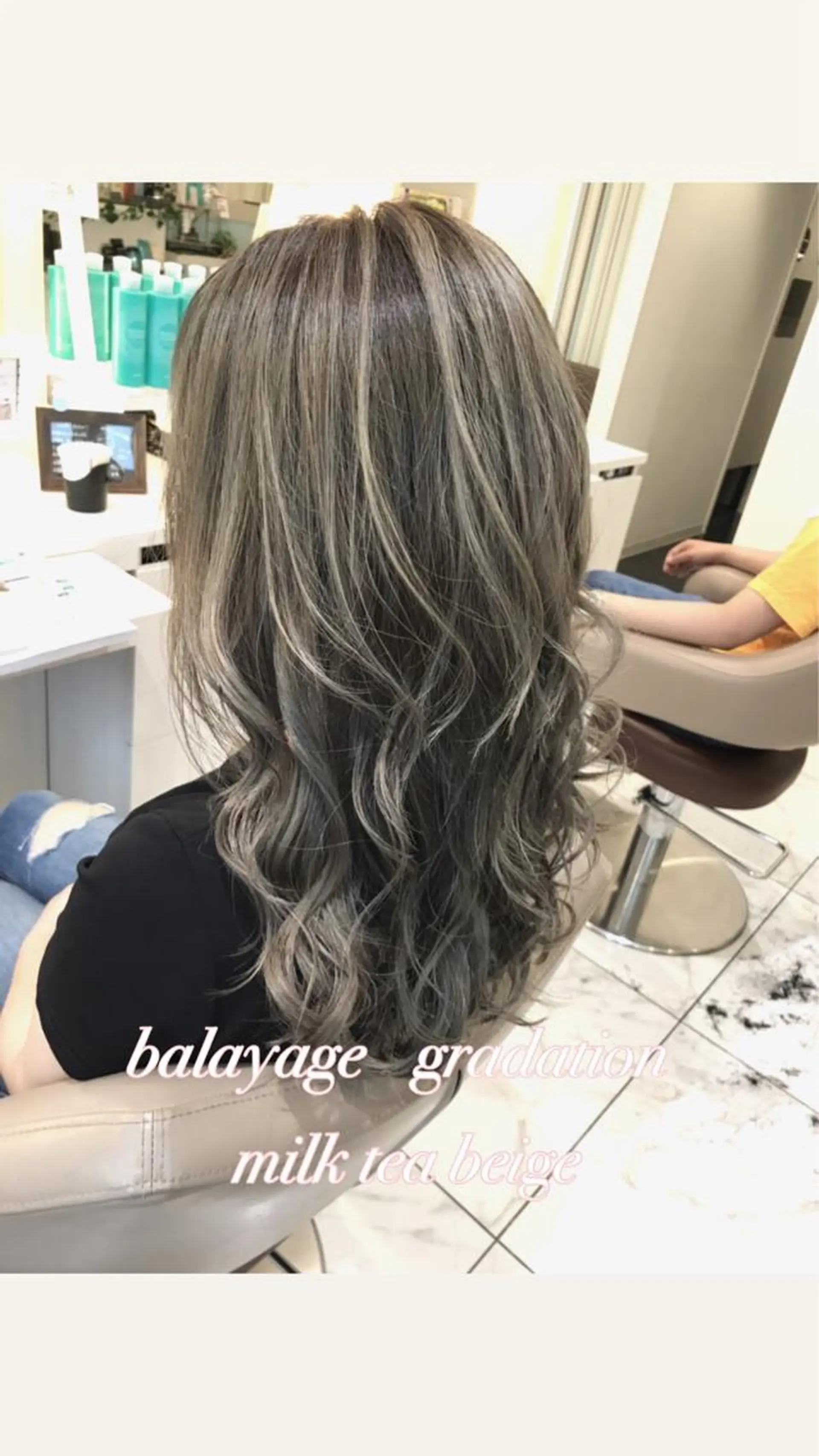 セミロング カラー バレイヤージュ ベージュカラー グラデーションカラー ミルクティーベージュ レイヤーカット カット ヘアカラー 山崎俊輔/髪質改善 /バレイヤージュのヘアスタイル