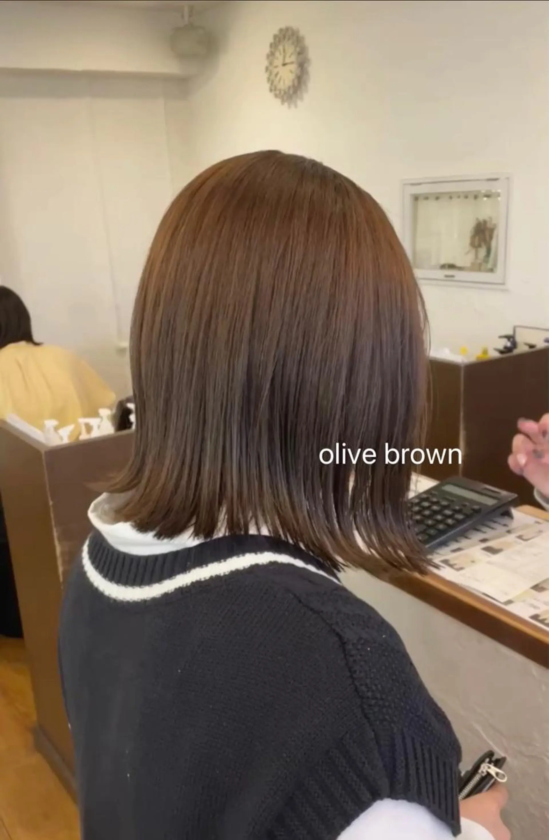 ミディアム カラー ヘアアレンジ アッシュ ブラウンカラー 透明感カラー オリーブブラウン Hair muse'e所属・加藤 愛鈴のヘアスタイル