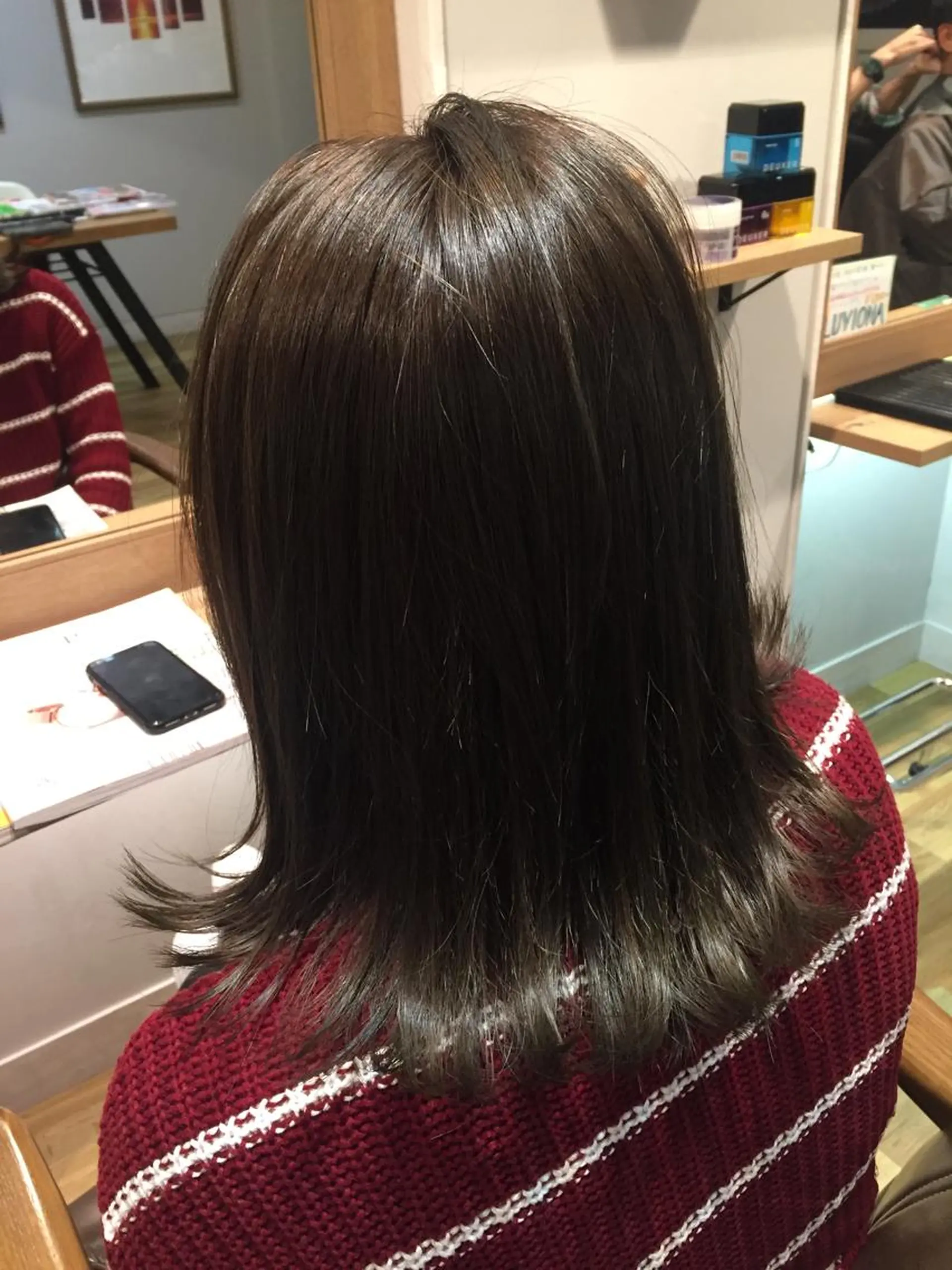 セミロング カラー ツキダテ ユイのヘアスタイル