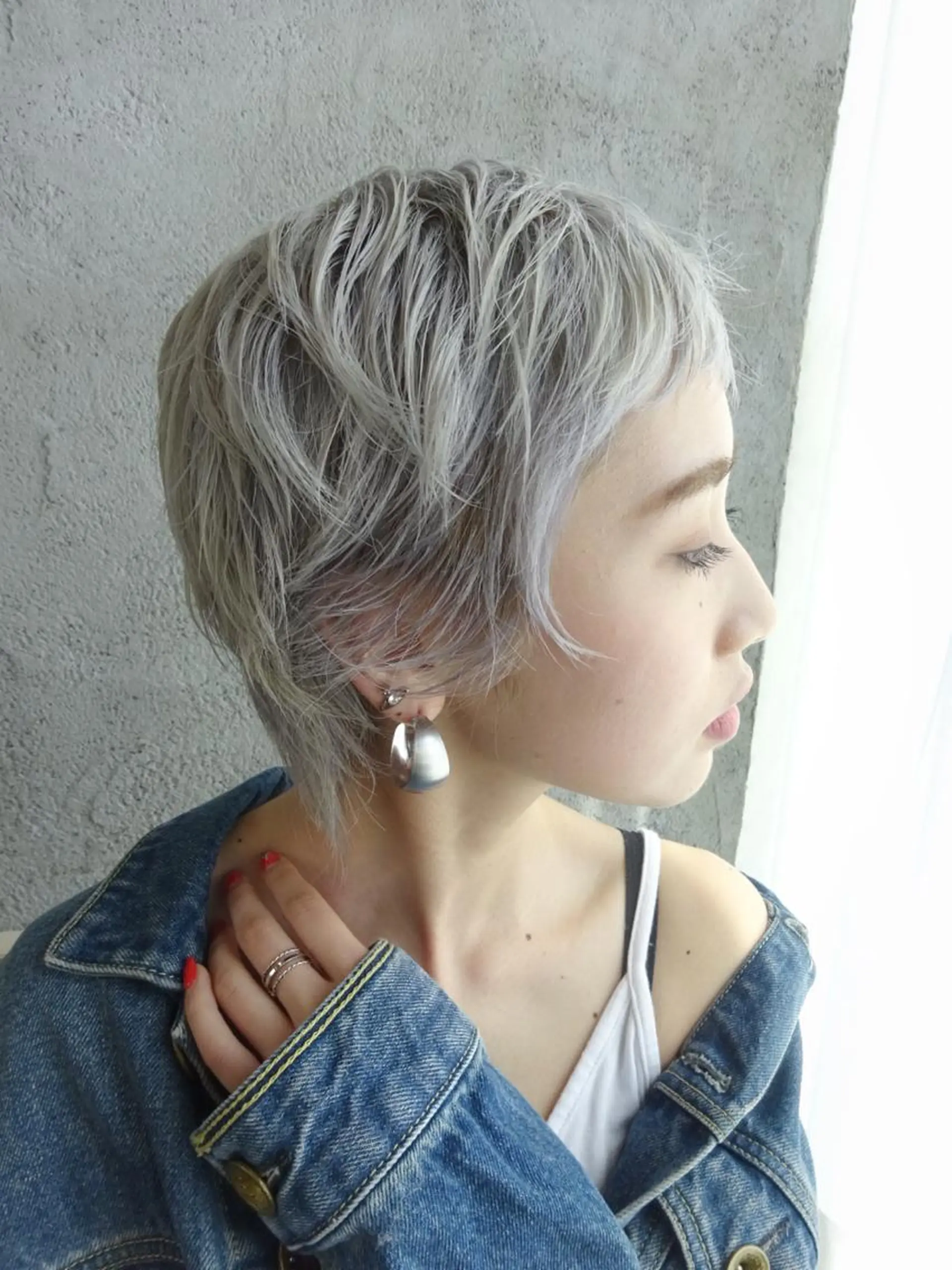 ショート カラー ブリーチ ブロンド ホワイトブロンド EMANON天神所属・Hitomi Ezakiのヘアスタイル