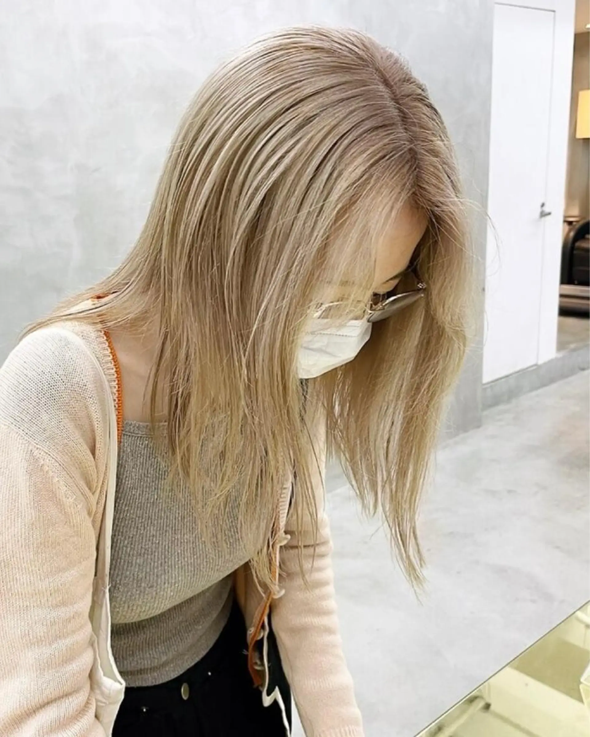 セミロング カラー セミロングパーマ バレイヤージュ ブリーチ ケアブリーチ デザインカラー yiye 青山所属・無料カットモデル募集 🌱ひょうがのヘアスタイル