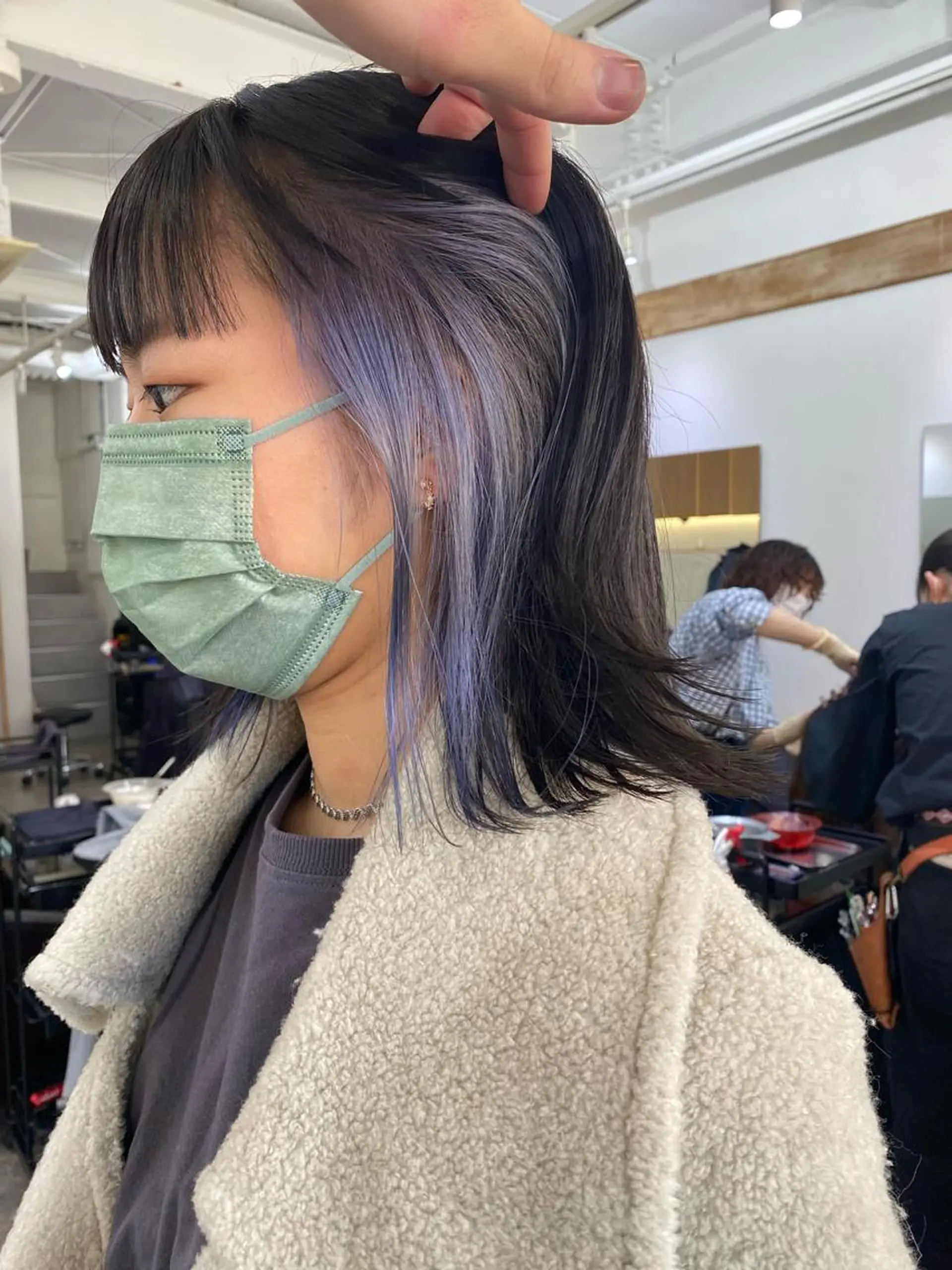 ミディアム カラー ブルーカラー ブルーバイオレット インナーカラー バイオレットカラー ヘアカラー トリートメント 森貴裕/ベージュ/ パーマ/オリーブのヘアスタイル
