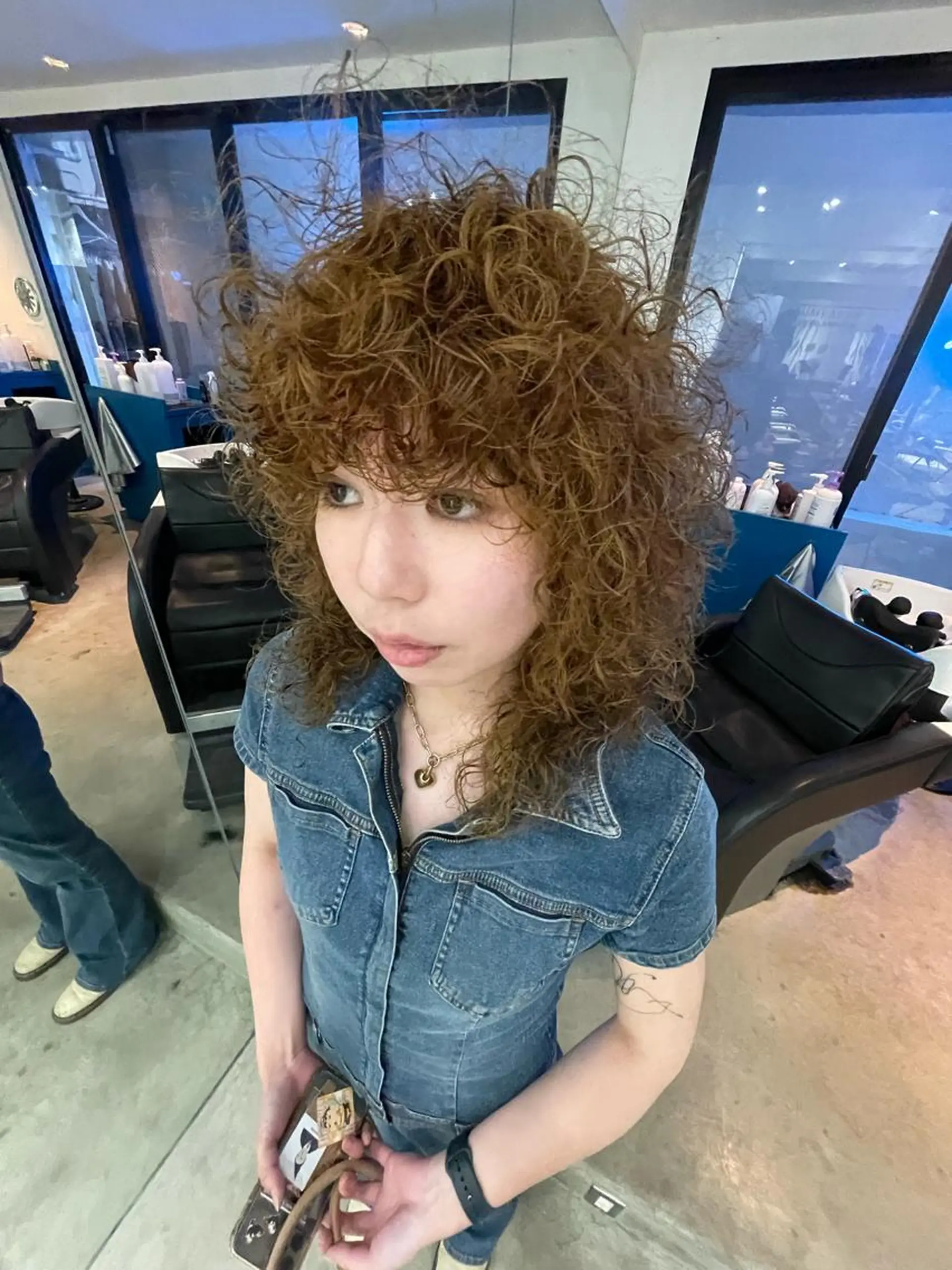 セミロング カラー パーマ ツイストスパイラルパーマ セミロングパーマ バレイヤージュ ブリーチ ケアブリーチ カット ヘアカラー パーマ スパイラルパーマ 🌐hina⭐️のヘアスタイル