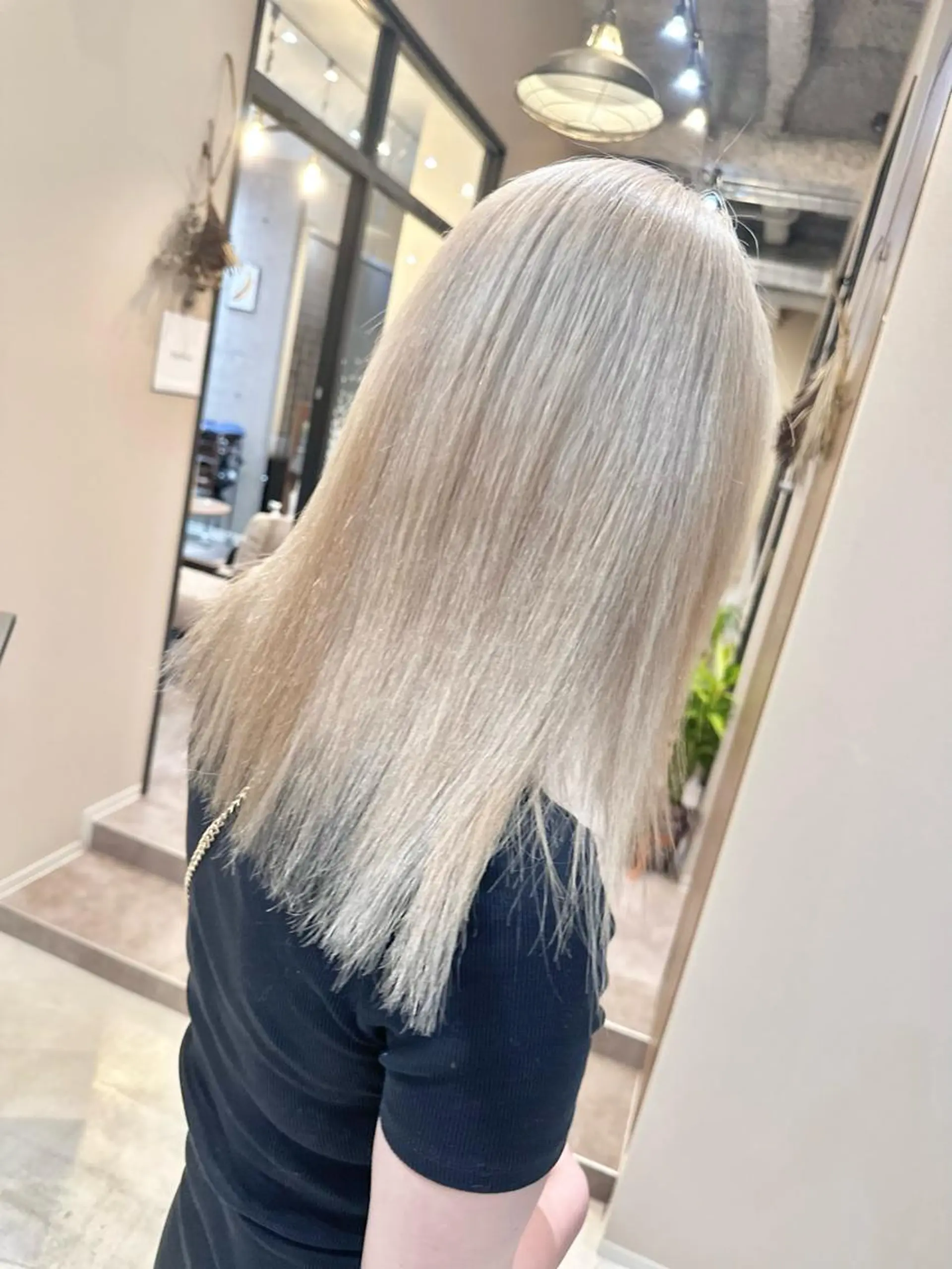 セミロング ヘアカラー 🔷ブリーチバレイヤ ージュ🔷飯野達也のヘアスタイル