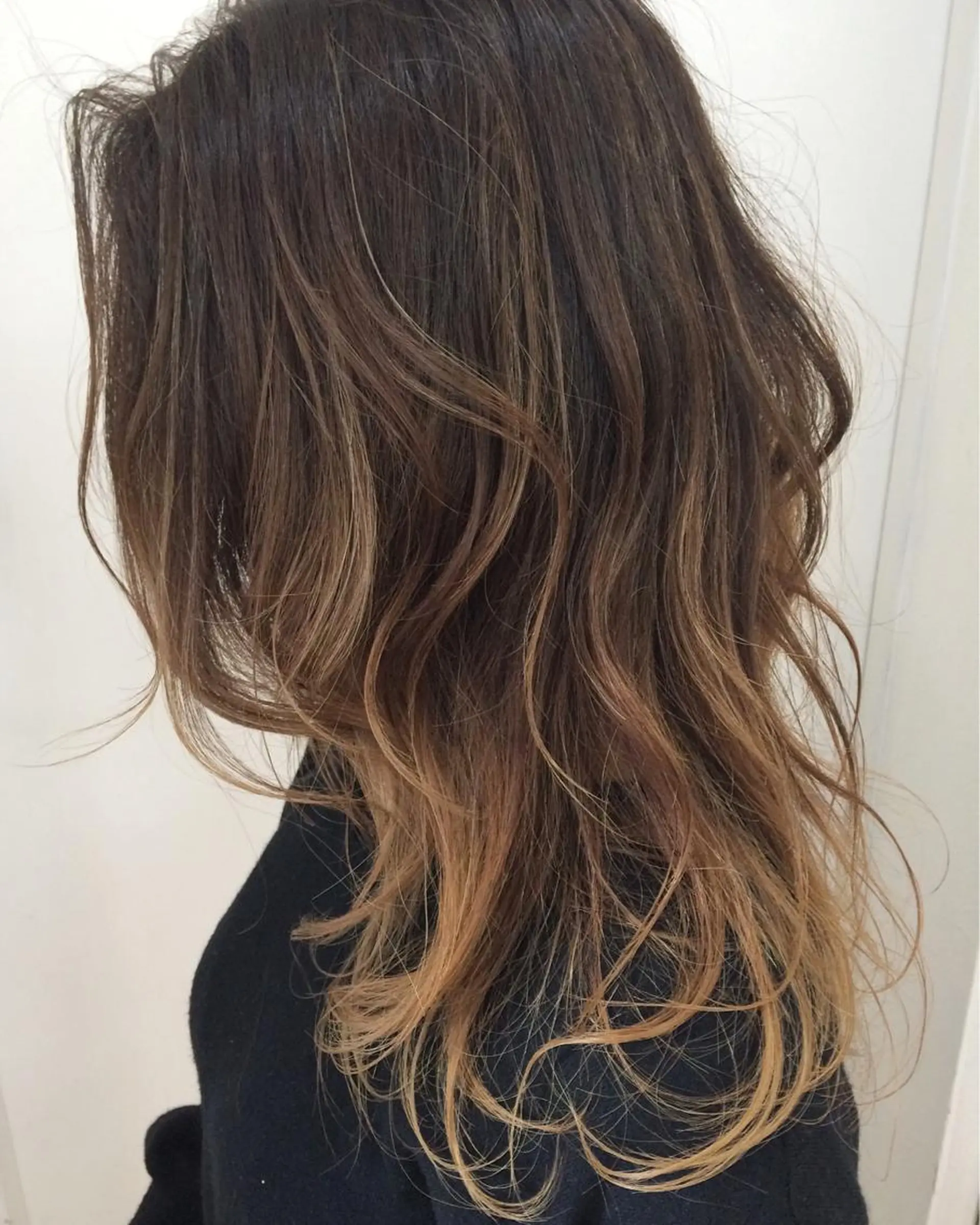 カラー ブリーチ グラデーションカラー ハイライトカラー Batta所属・坂上 岳のヘアスタイル