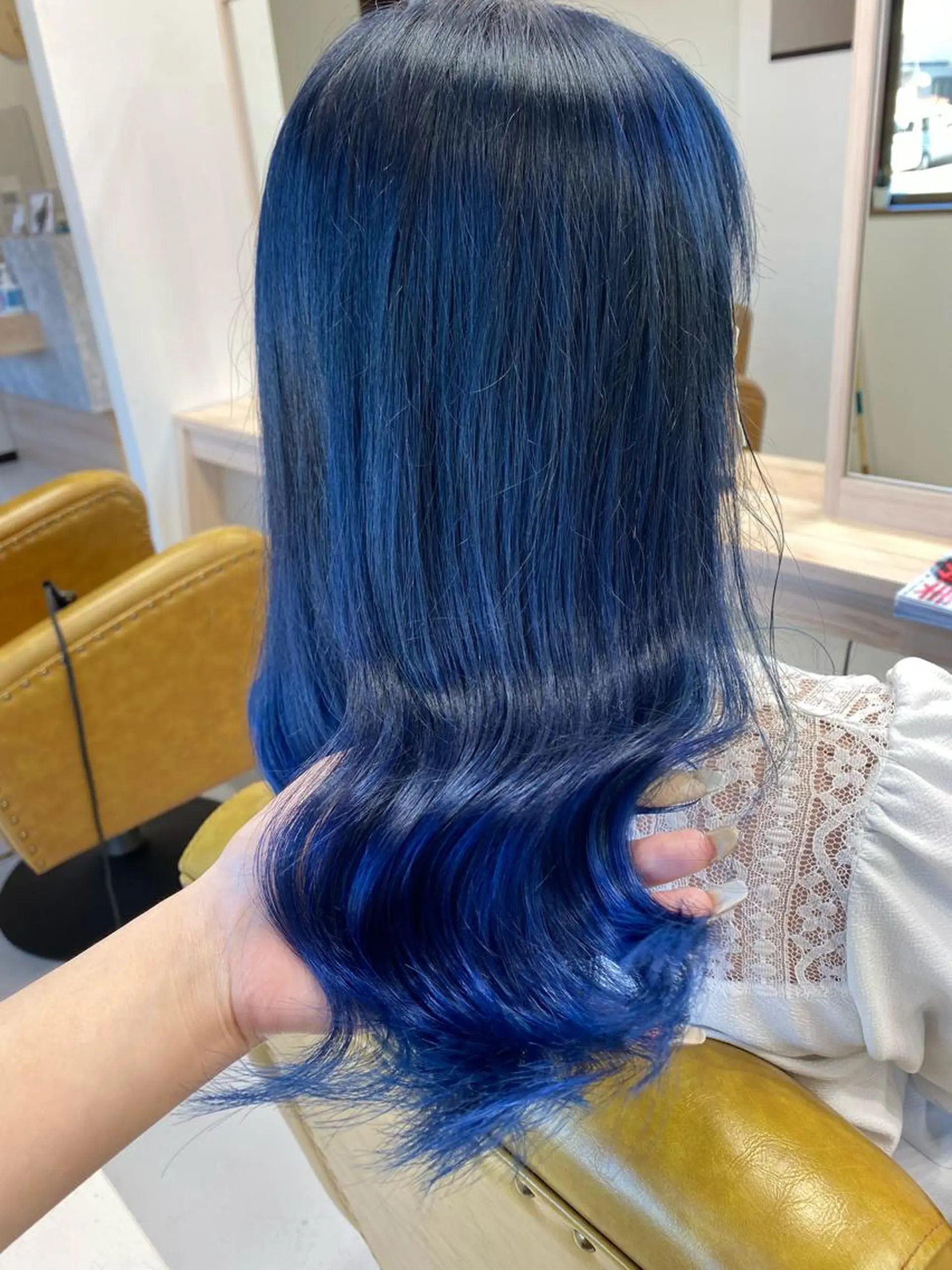 セミロング カラー ブリーチ ヘアカラー 松本 菜那のヘアスタイル