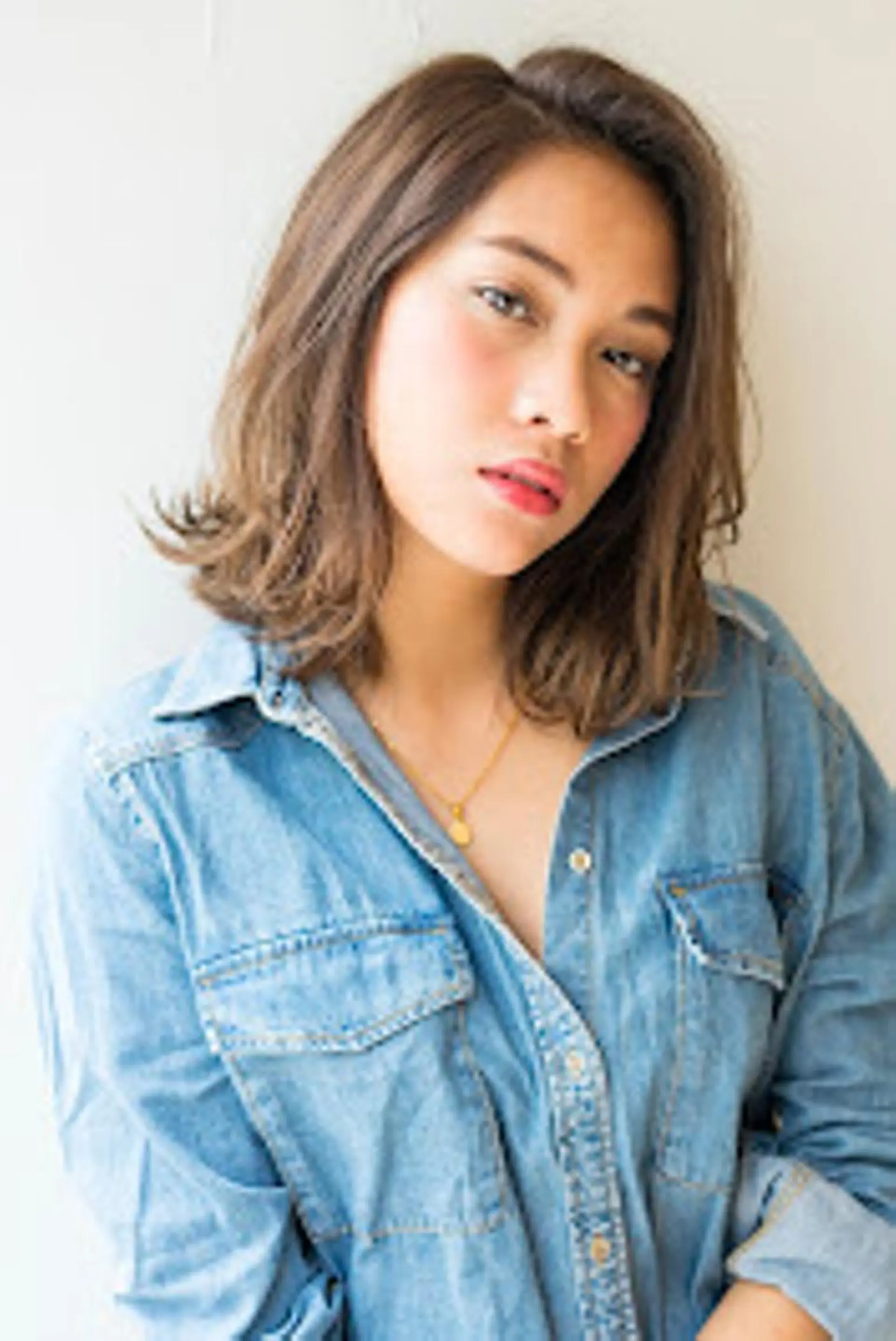 セミロング 浅見 愛菜のヘアスタイル