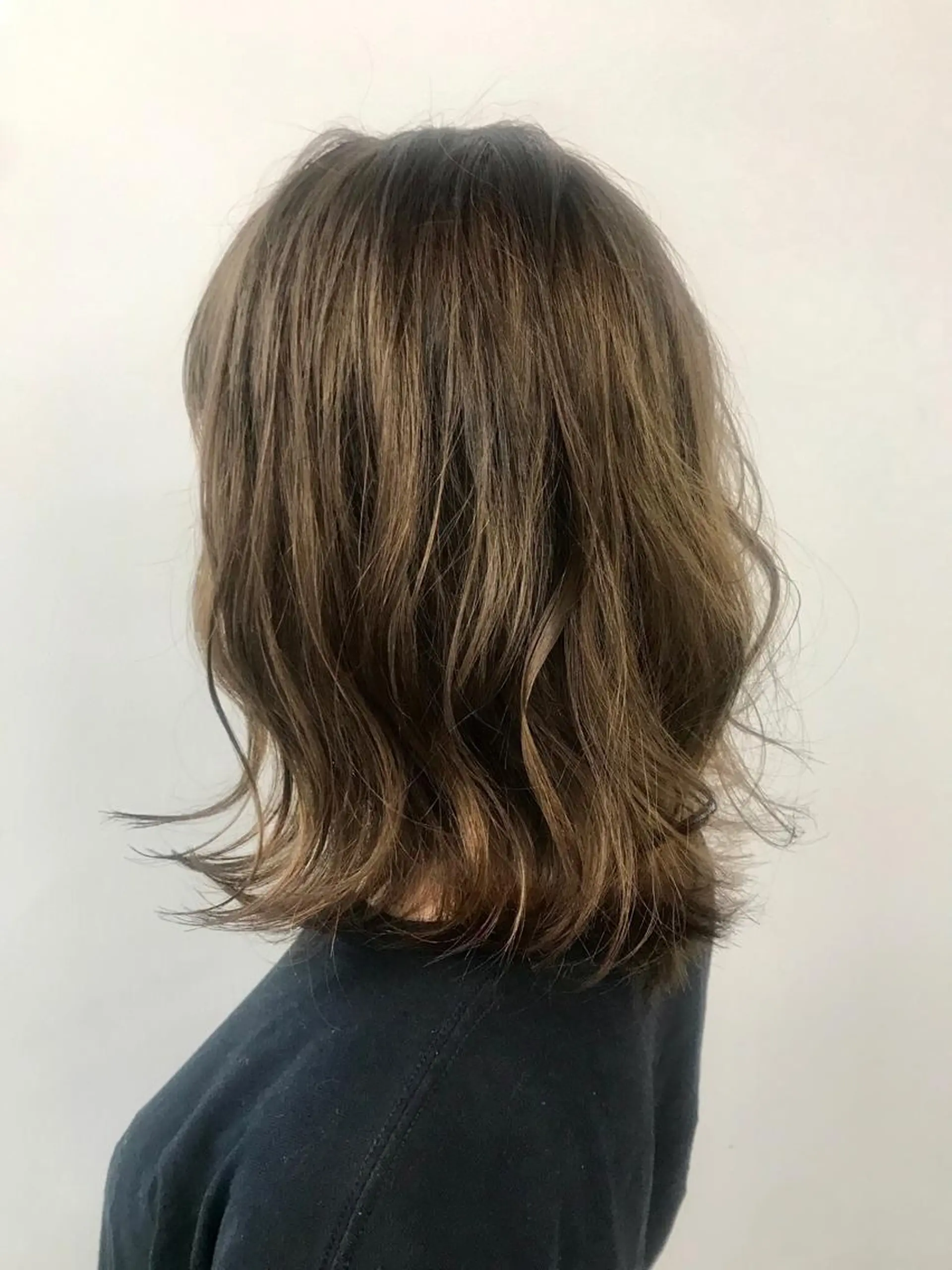 ミディアム カラー ベージュカラー ブリーチ ミルクティーベージュ ヘアカラー 色気レイヤー& ショートはお任せ🌟のヘアスタイル