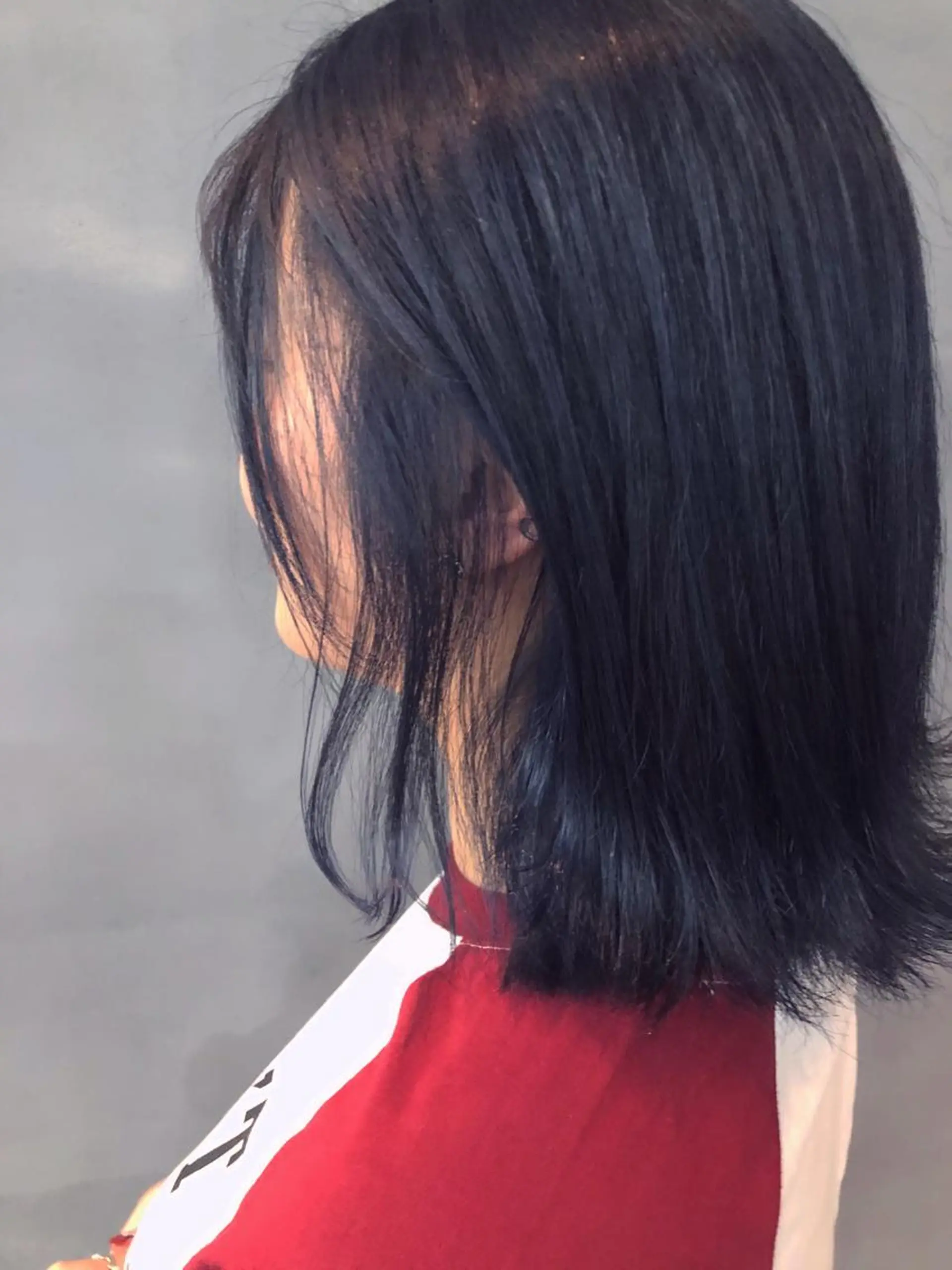 ミディアム カラー ブルーカラー ネイビーカラー 中東 真子のヘアスタイル