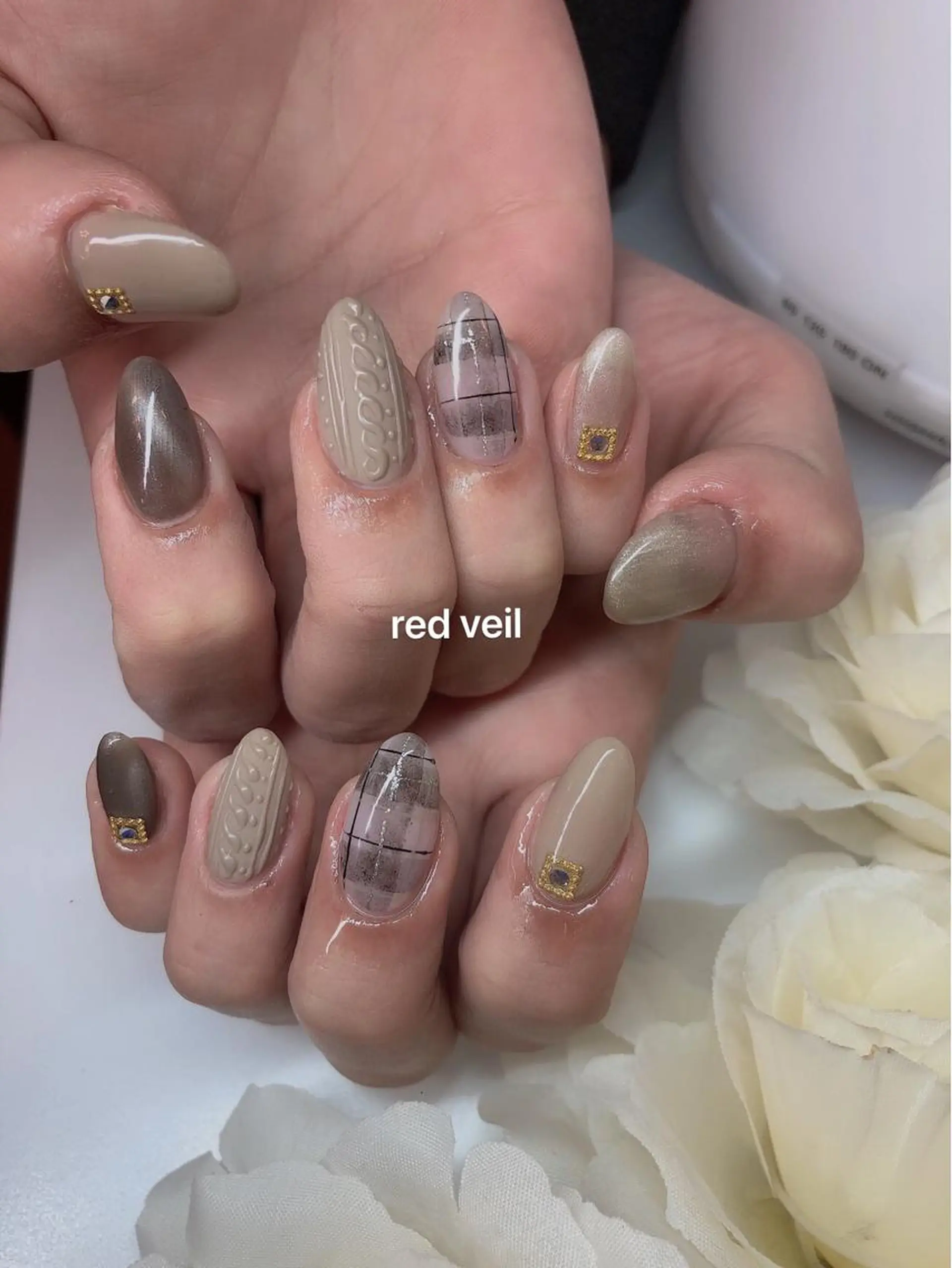 セミロング ネイル ハンドネイル 長さ出し専門 nynaのネイルデザイン