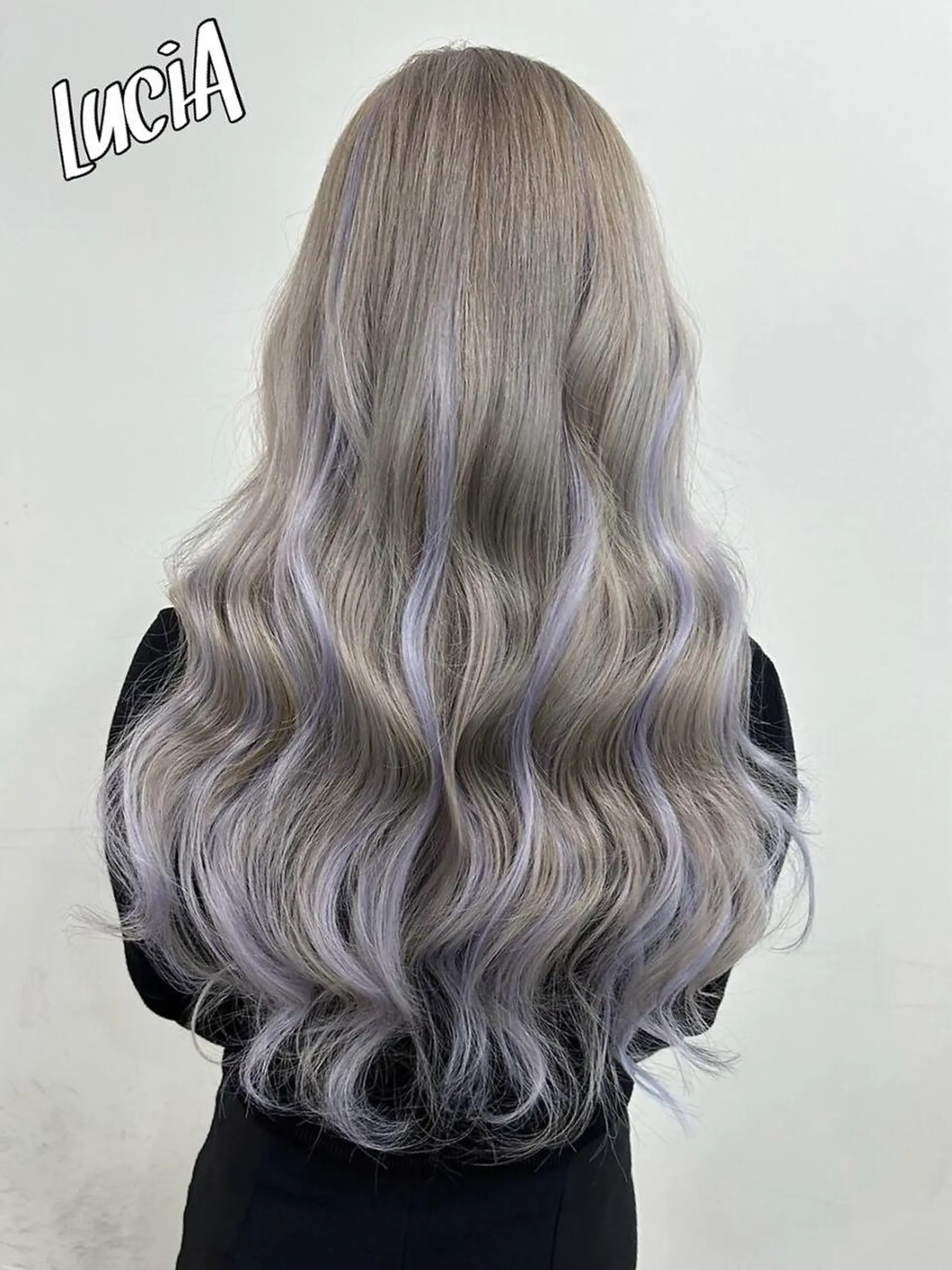 ロング ヘアアレンジ カラー シールエクステ 黒髪 ブリーチ ダブルカラー ハイトーンカラー LuciA RIANAのヘアスタイル