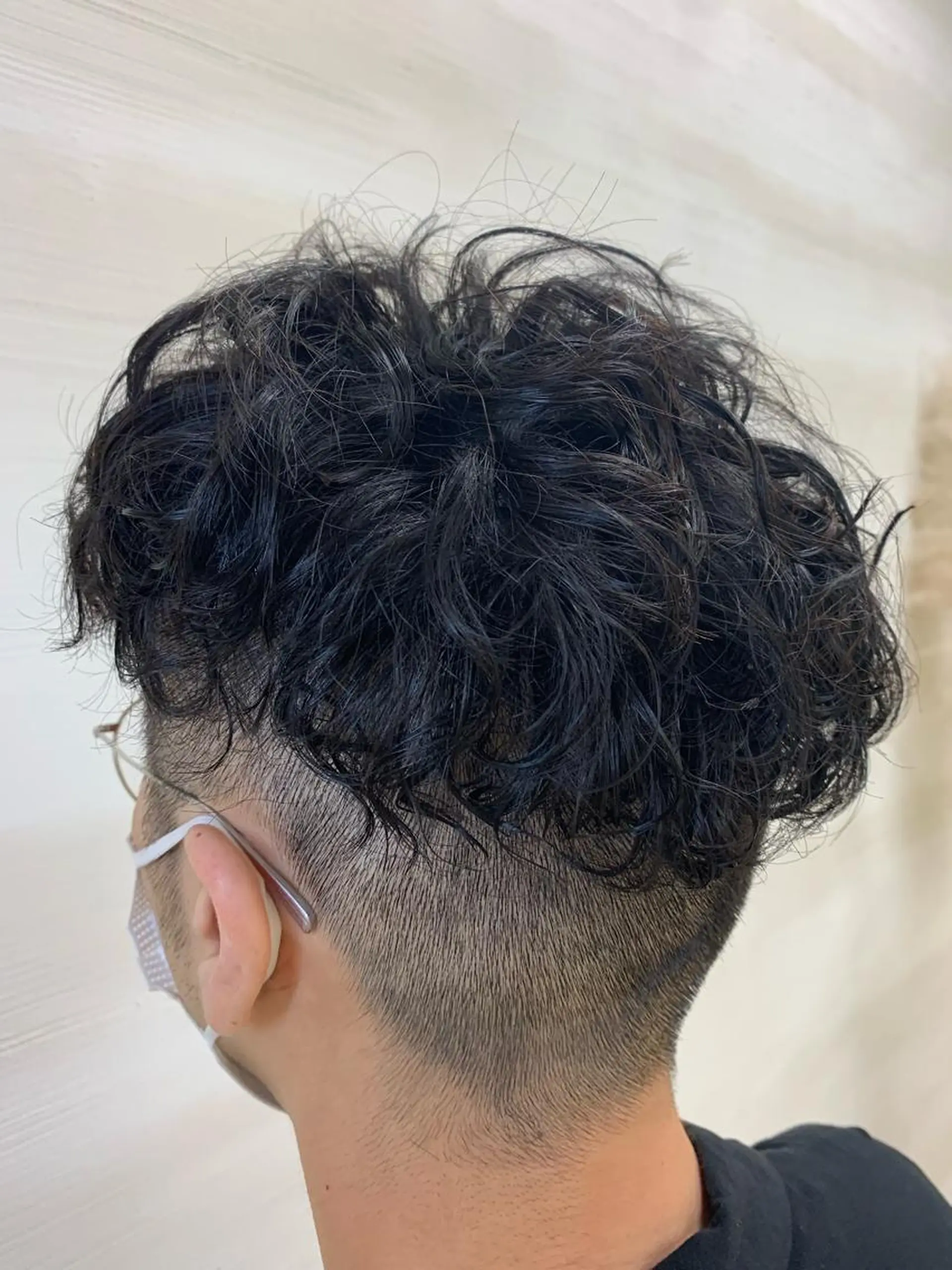 ショート パーマ メンズ 遊佐 瑞紀のヘアスタイル