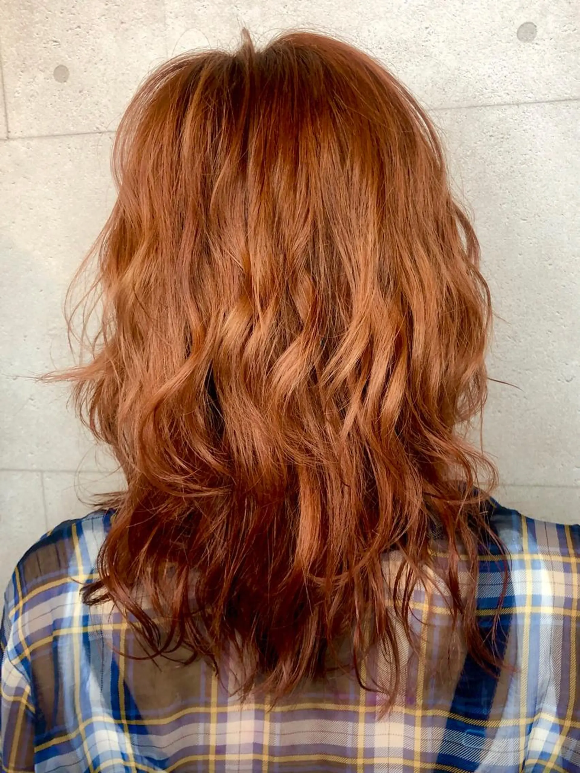 ミディアム カラー オレンジ ウルフカット さかい なつみのヘアスタイル