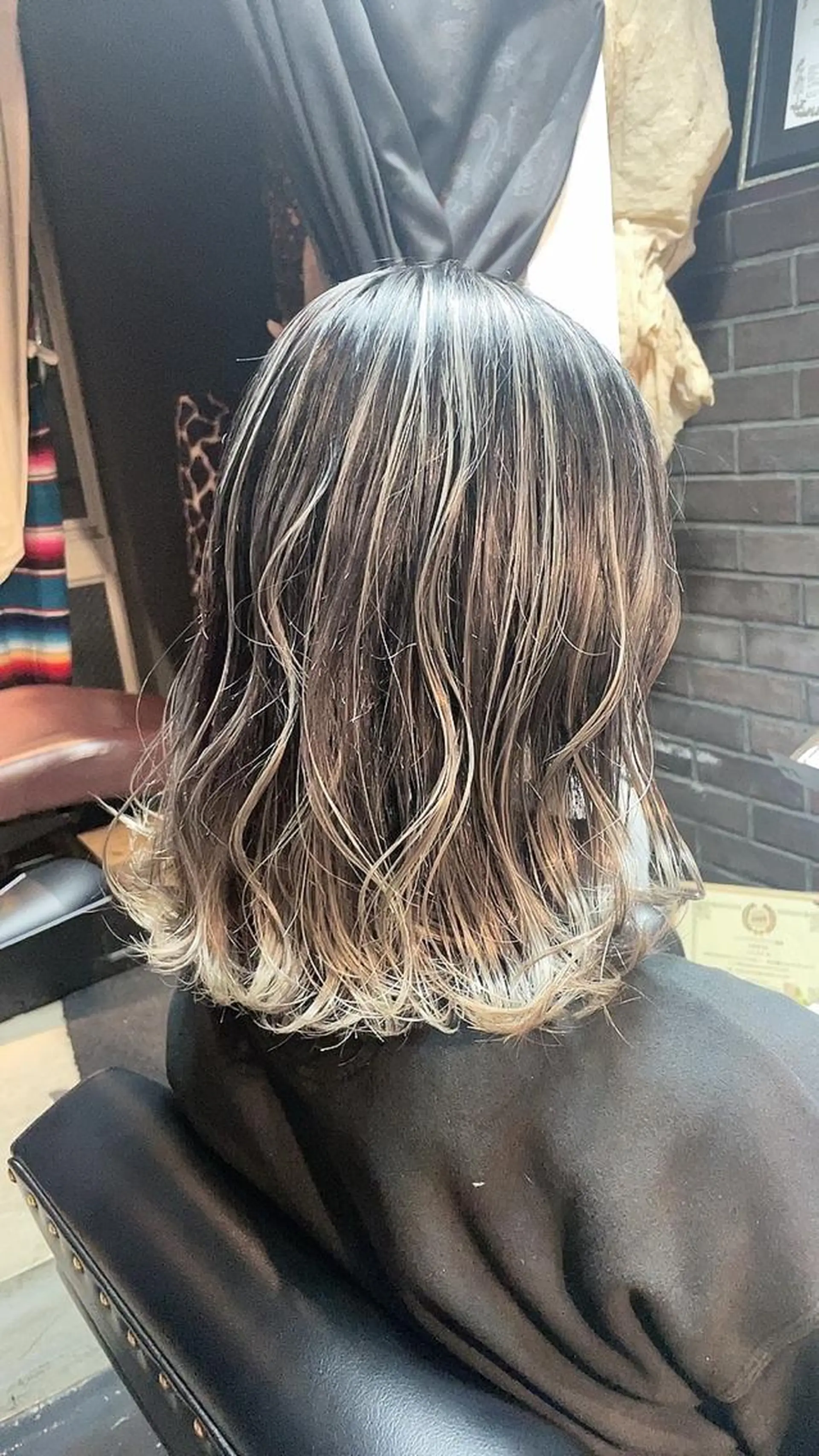 ミディアム レイヤーカット ヘアカラー アフィロス所属・五十嵐 舞のヘアスタイル