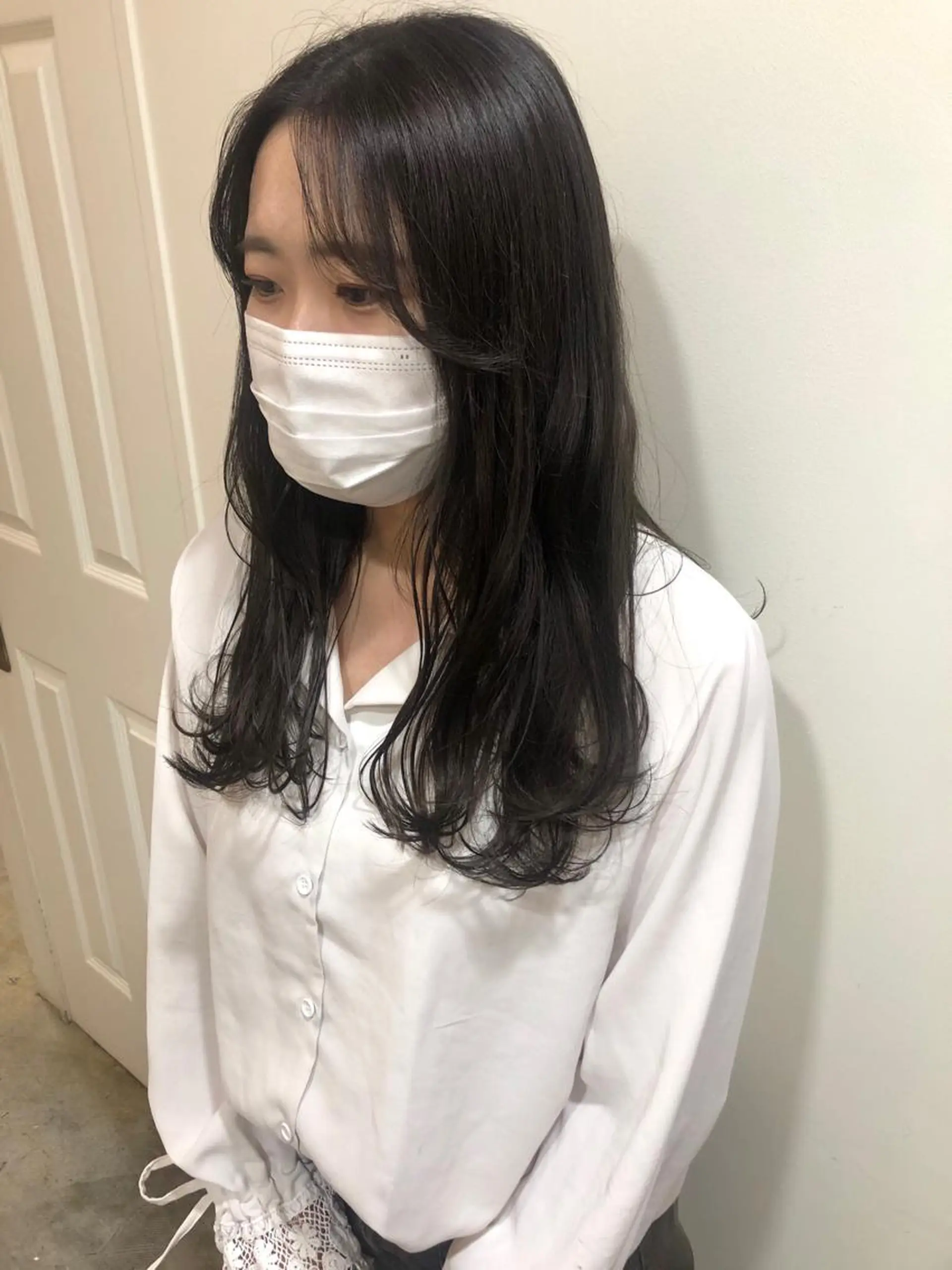 セミロング カラー カット ヘアカラー トリートメント MIOベージュカラー 柔らかいカラーのヘアスタイル