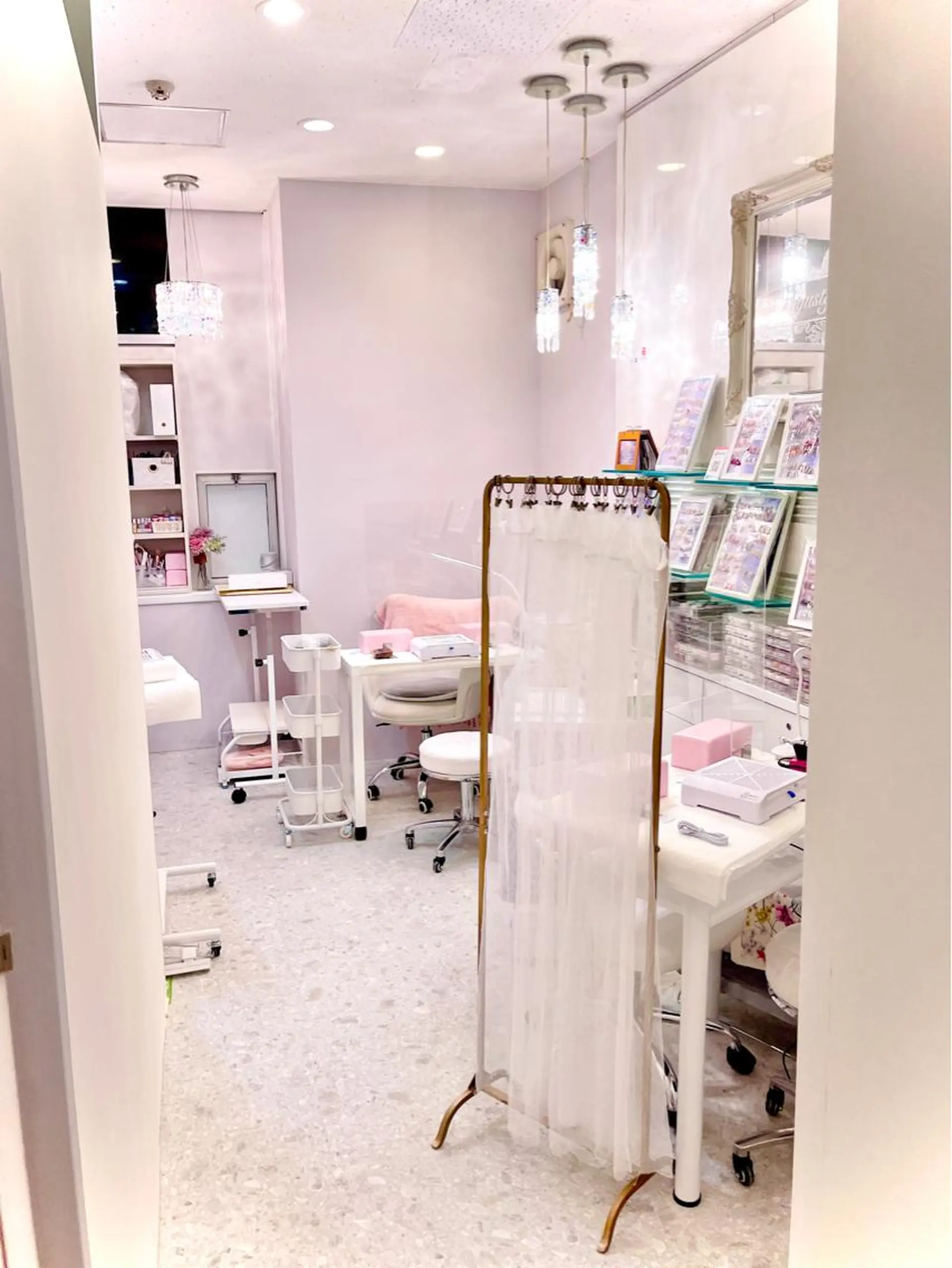 ネイル マツエク・マツパ アイブロウ クリアネイル ボガスティーズネイル 川崎店のネイルデザイン