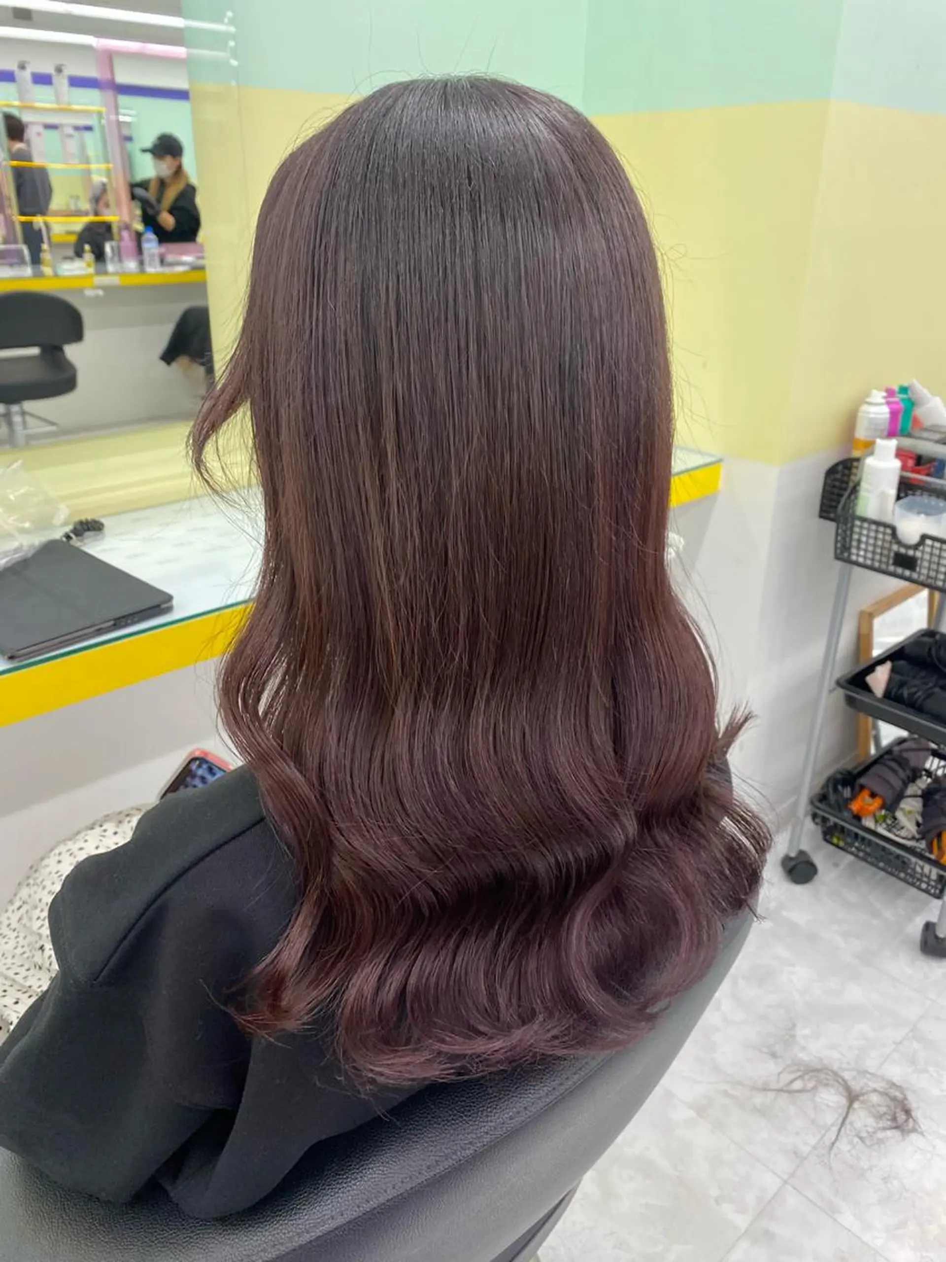 セミロング カラー パーマ ヘアアレンジ メンズ キッズ ネイル マツエク・マツパ アイブロウ メンズブリーチ ブリーチ ブラウンカラー ダブルカラー ラベンダーカラー ヘアカラー トリートメント ヘッドスパ ヘアセット linette所属・🐩推し活🐩 FUTABA🍒のヘアスタイル