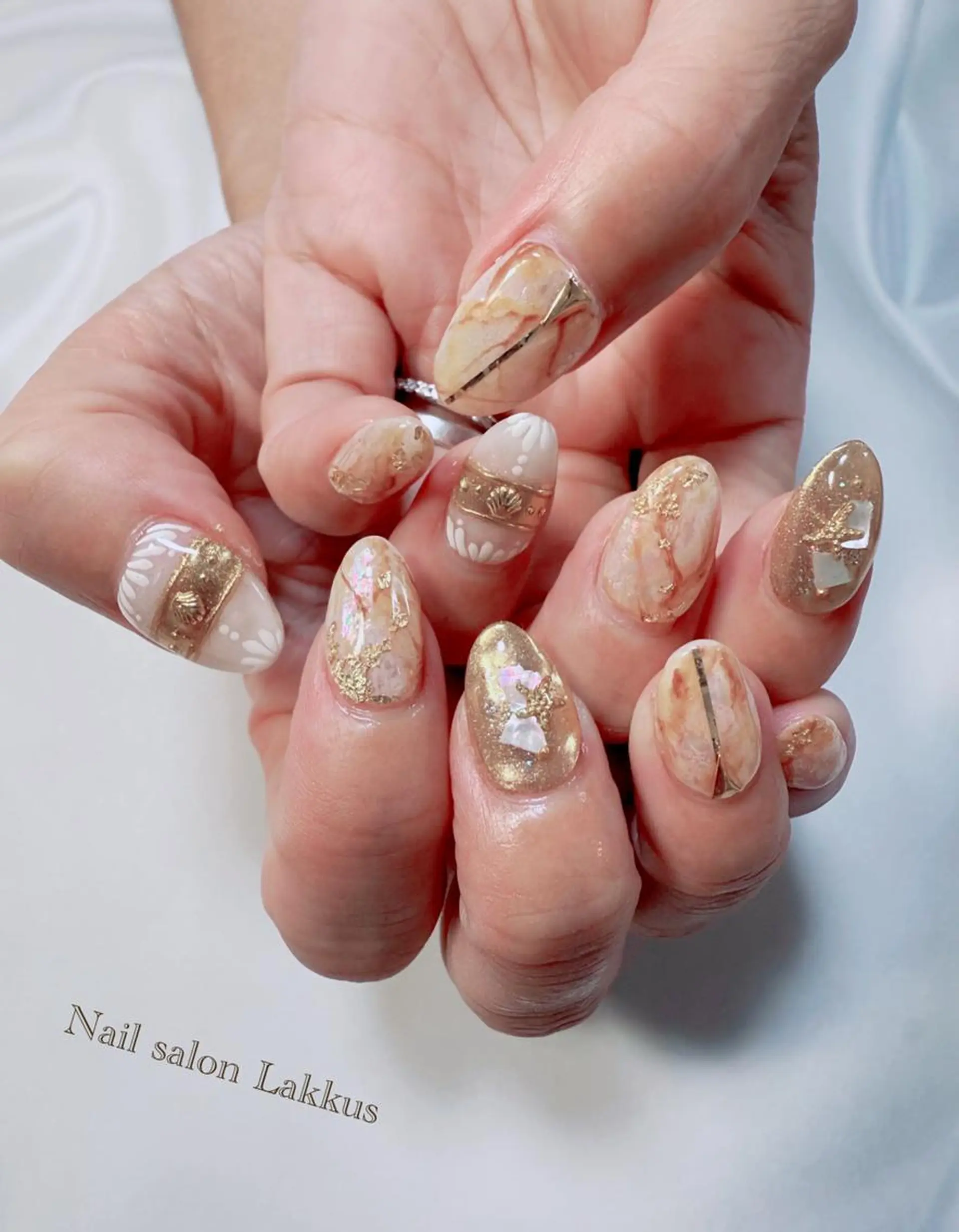 ネイル ミラーネイル ニュアンスネイル Lakkus T－CHIのネイルデザイン