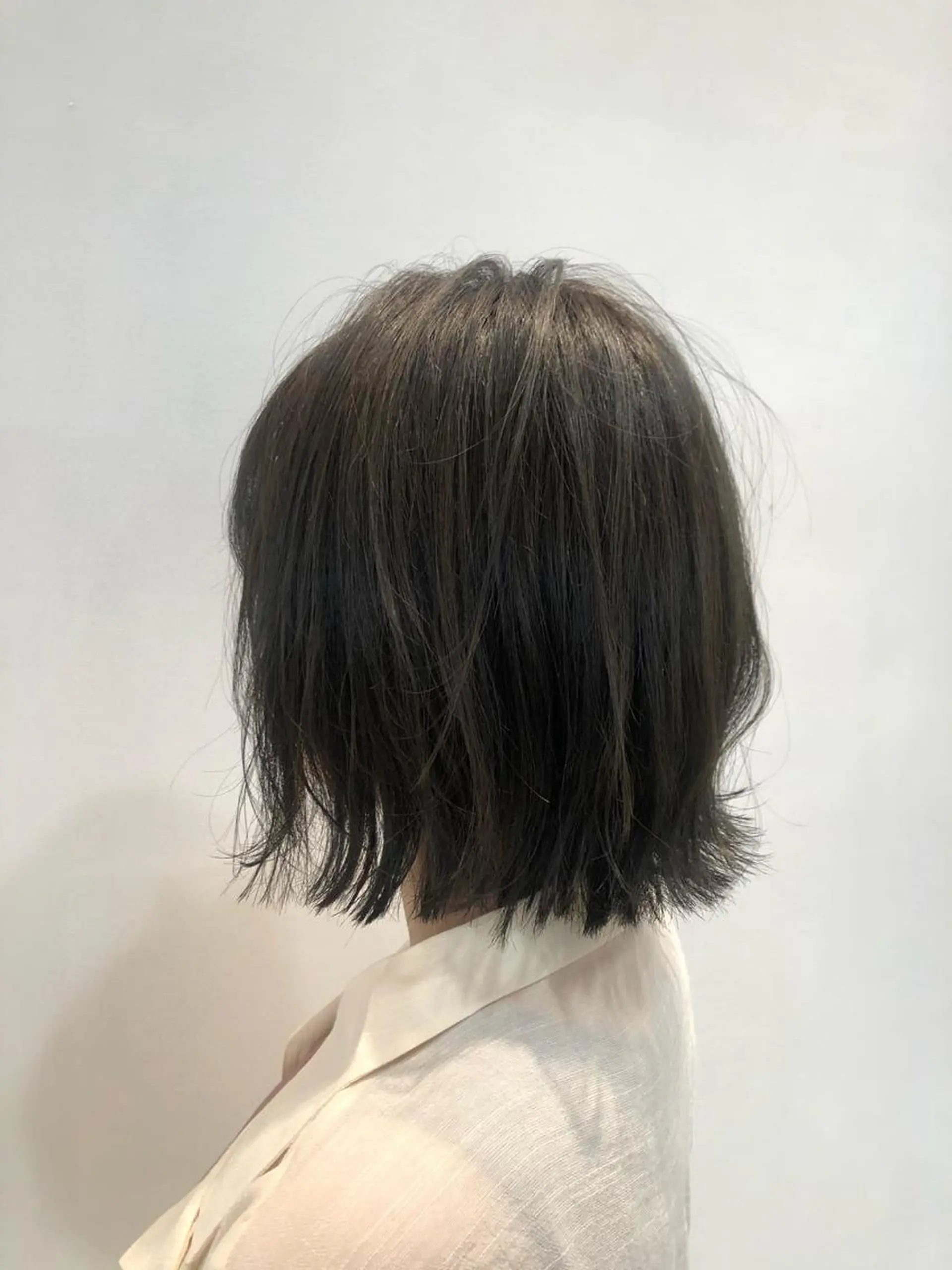 ミディアム カラー ブリーチ 透明感カラー ダークグレー ダークグレージュ グレージュ 湯田実津希🤎 ﾐﾙｸﾃｨ専門のヘアスタイル