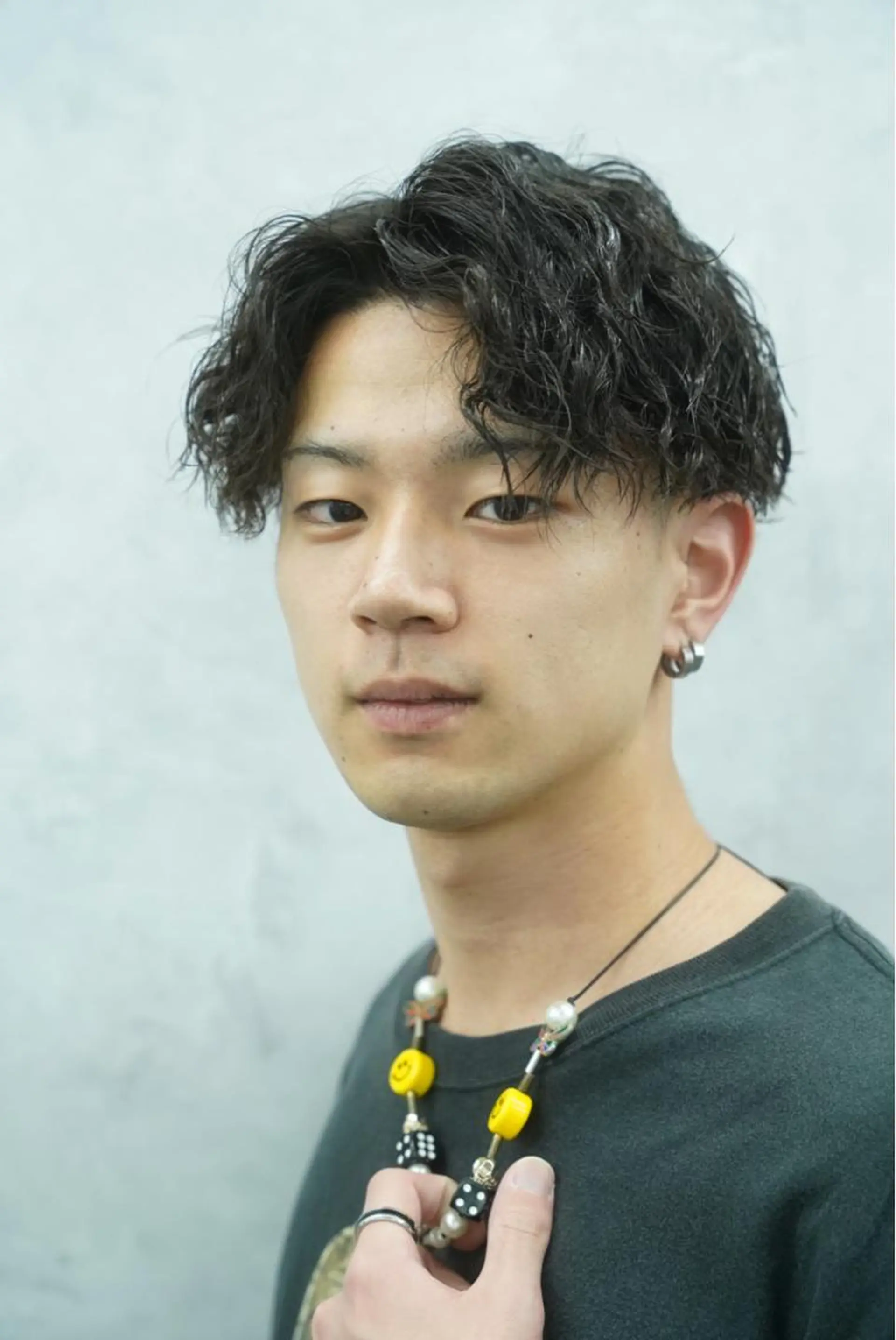 ミディアム パーマ メンズ センターパート 刈り上げ カット パーマ The Gollum cut＆shave所属・垢抜け・メンズパーマ 津山祐紀のヘアスタイル