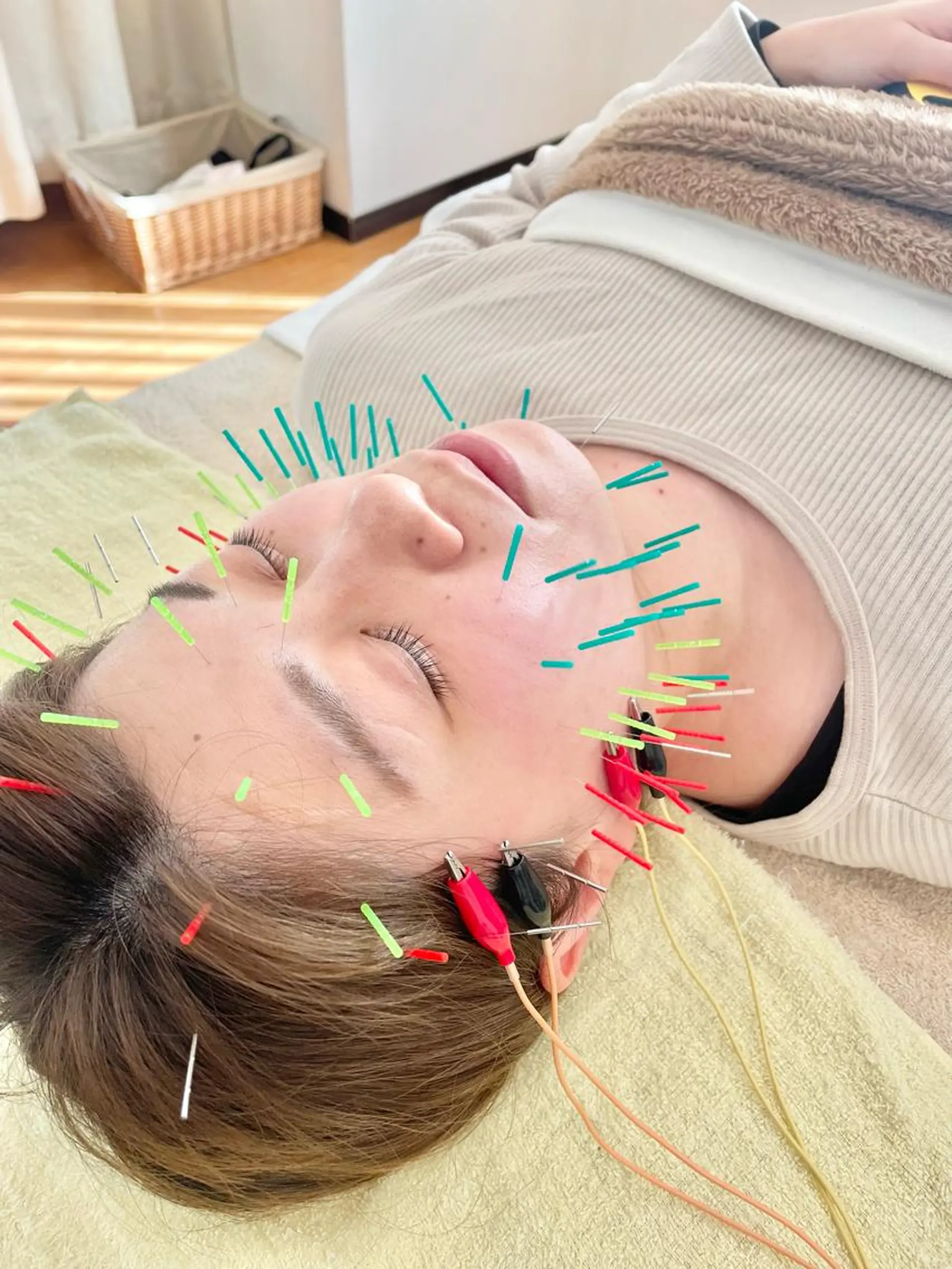 セミロング カラー パーマ ヘアアレンジ メンズ キッズ ネイル マツエク・マツパ アイブロウ 美容鍼灸サロン　TIARA所属・鍼灸サロン TIARA　美容鍼のエステ・リラクイメージ