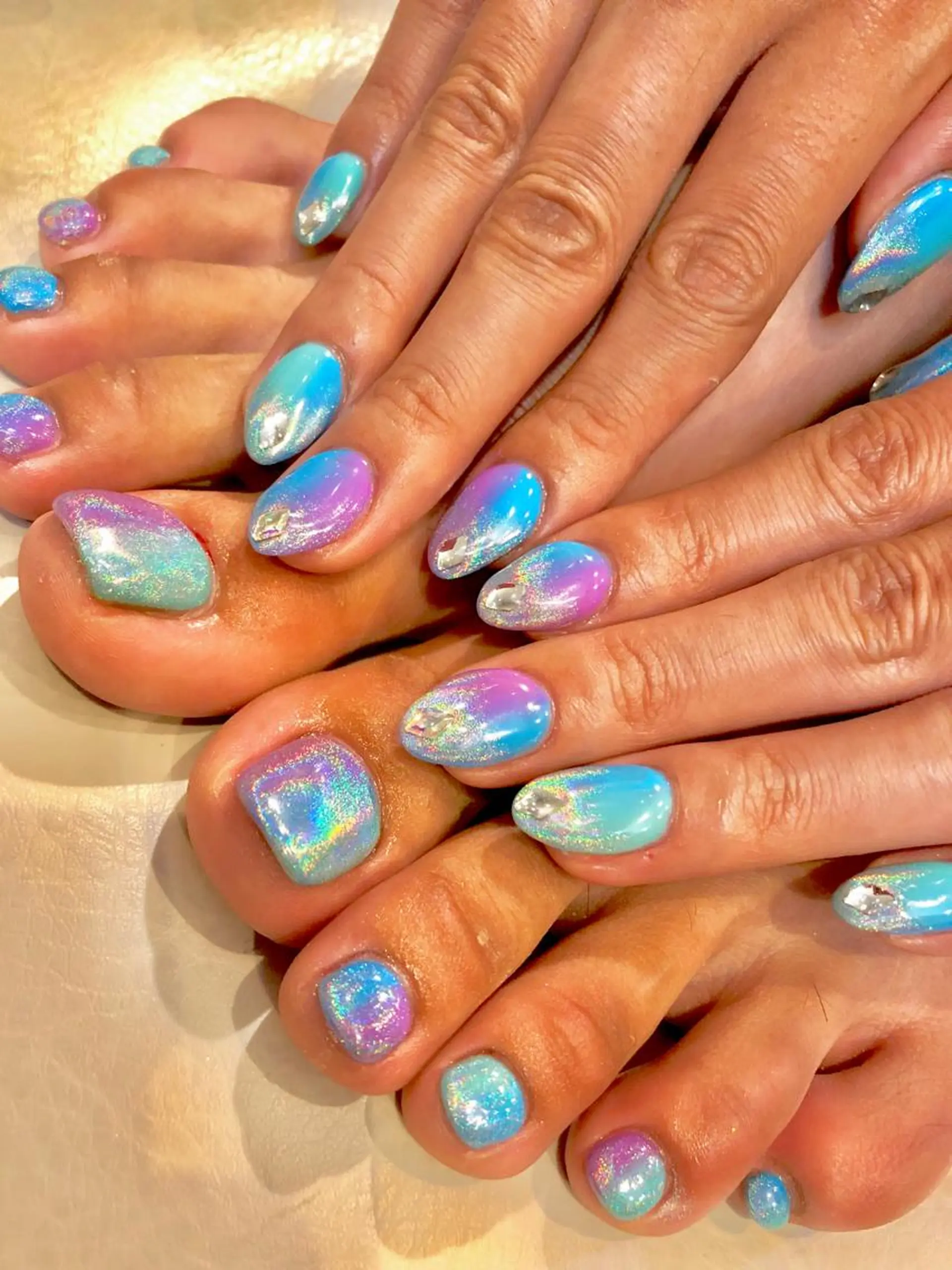 ミディアム ネイル グラデーション ストーンネイル ハンドネイル フットネイル 💎ビューティサロン 湘南　RIRAN💎のネイルデザイン