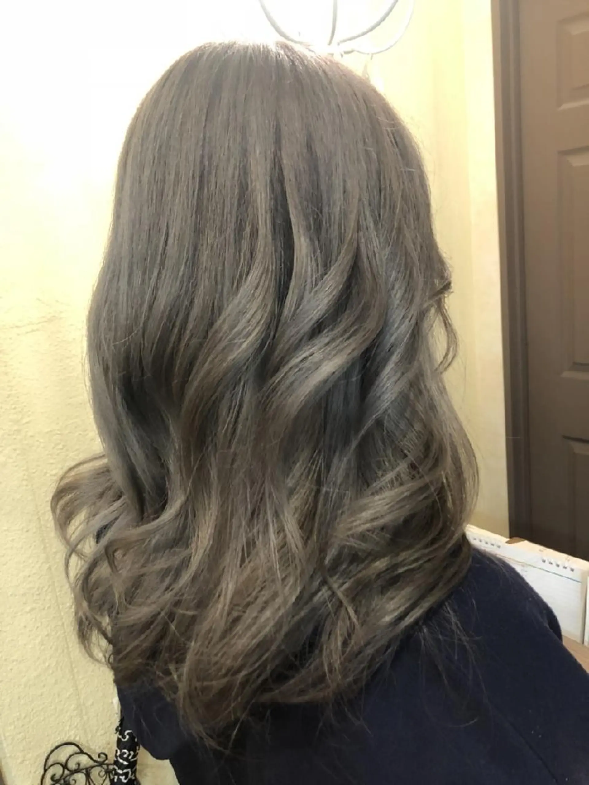 ロング アッシュ カット ヘアカラー トリートメント Magic Mush のヘアスタイル