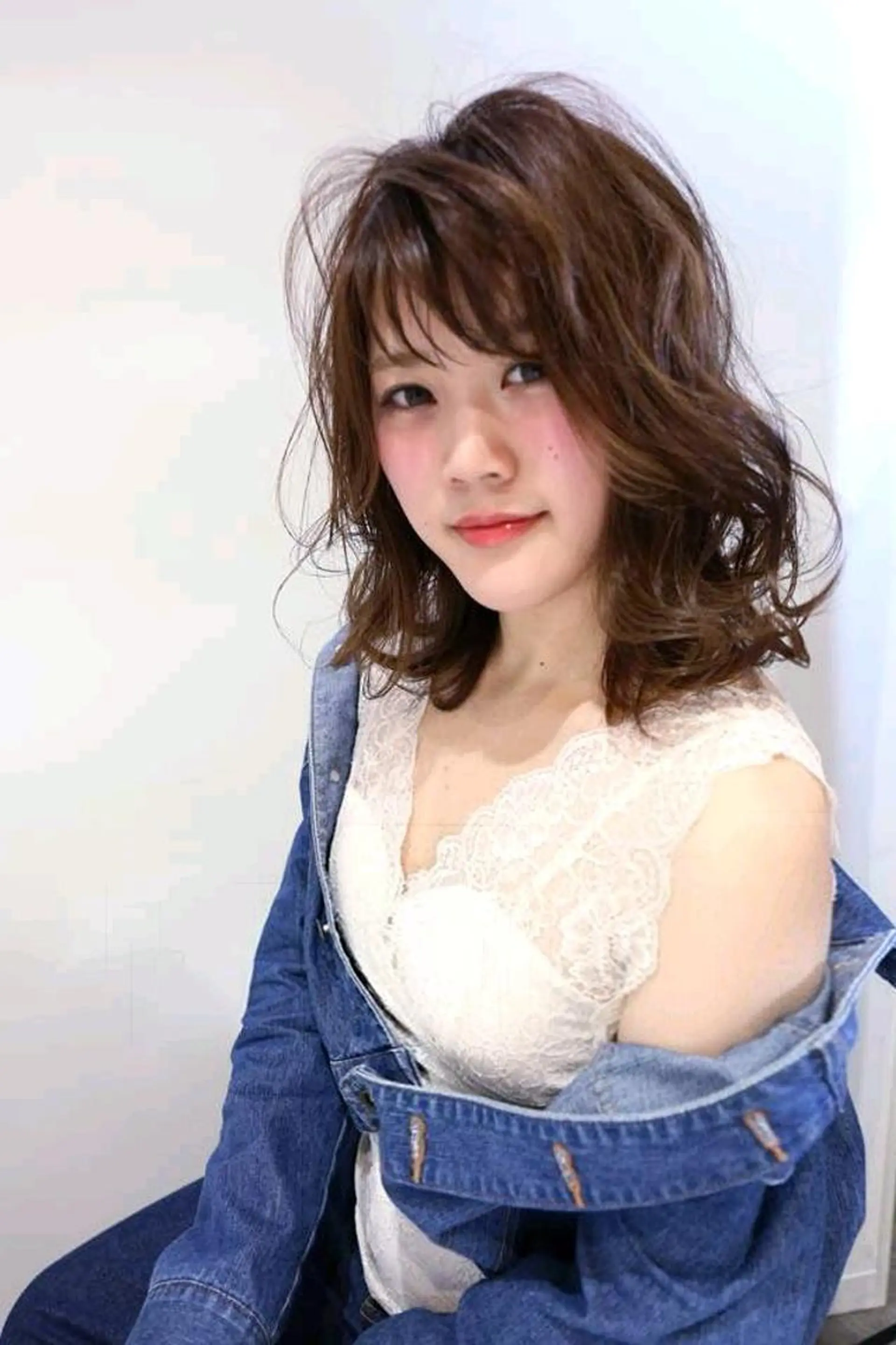 ミディアム ボブ 外ハネヘア ブリーチ/ヘアケア/ 艶髪/イギチハルのヘアスタイル