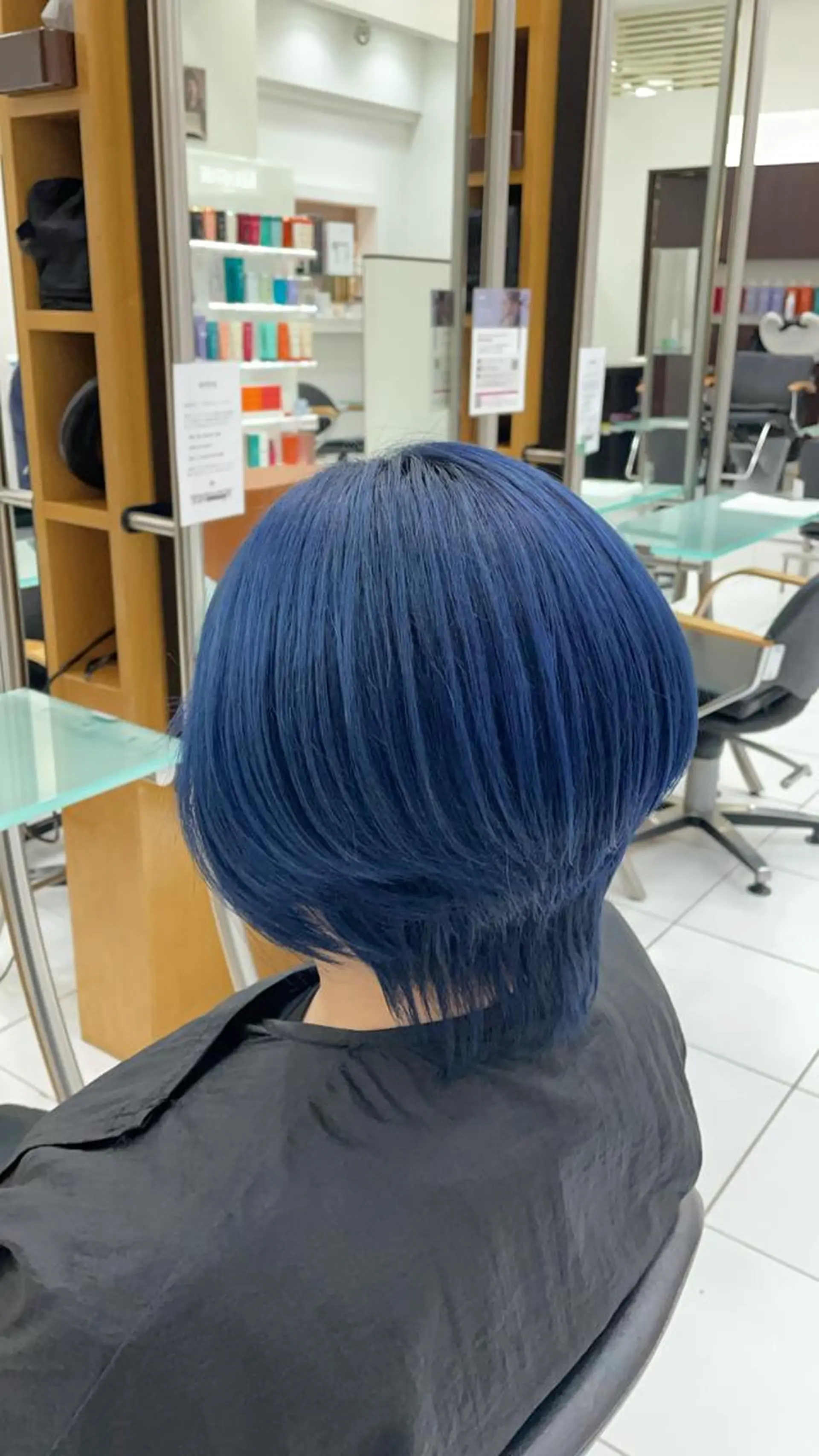 ショート カラー ブルーカラー ネイビーカラー 今だけカット無料✨ 表参道美容師　井出光のヘアスタイル