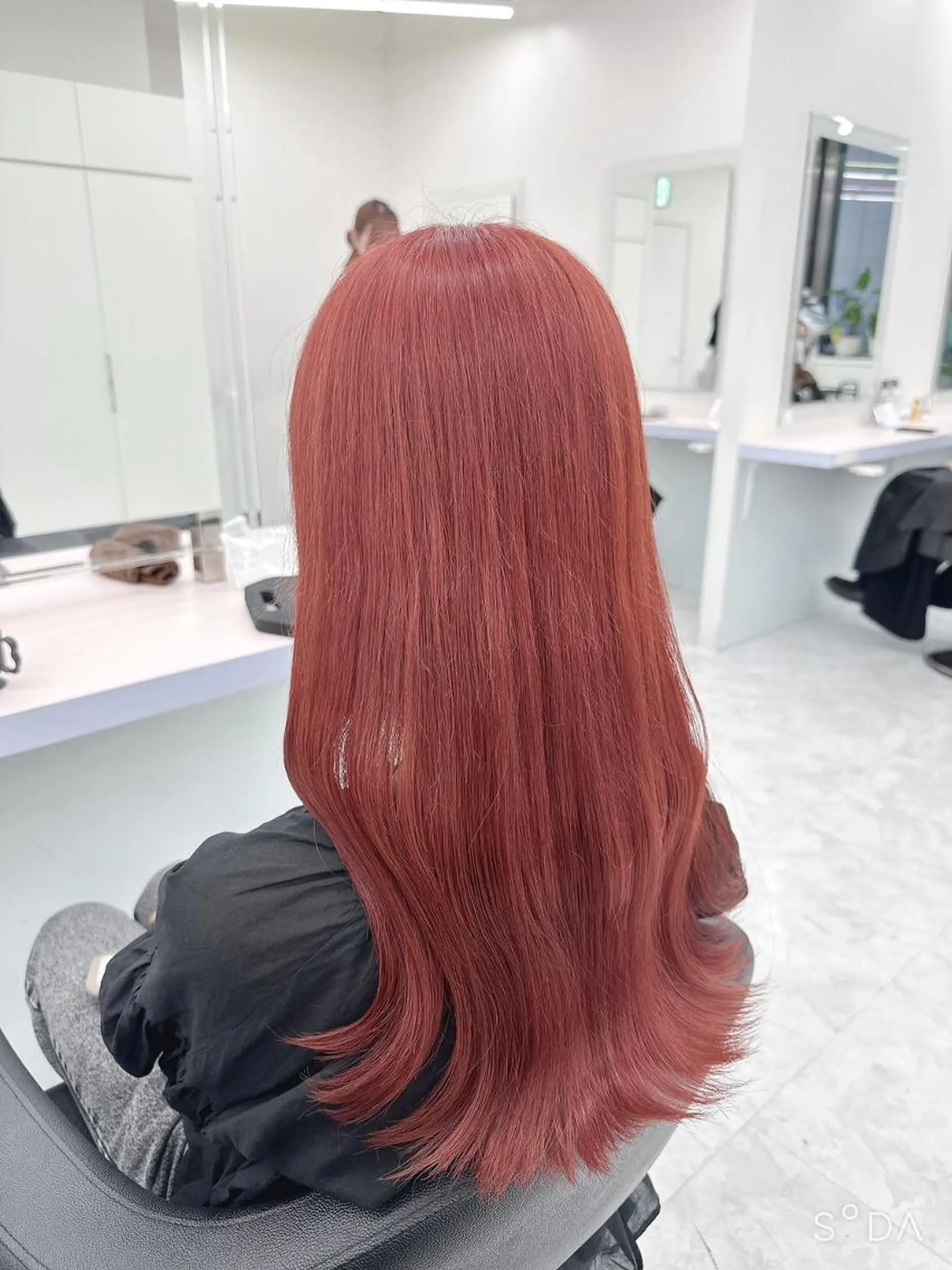 カラー セミロング 🤍💕ブリーチカラ ーAyaka💕🤍のヘアスタイル