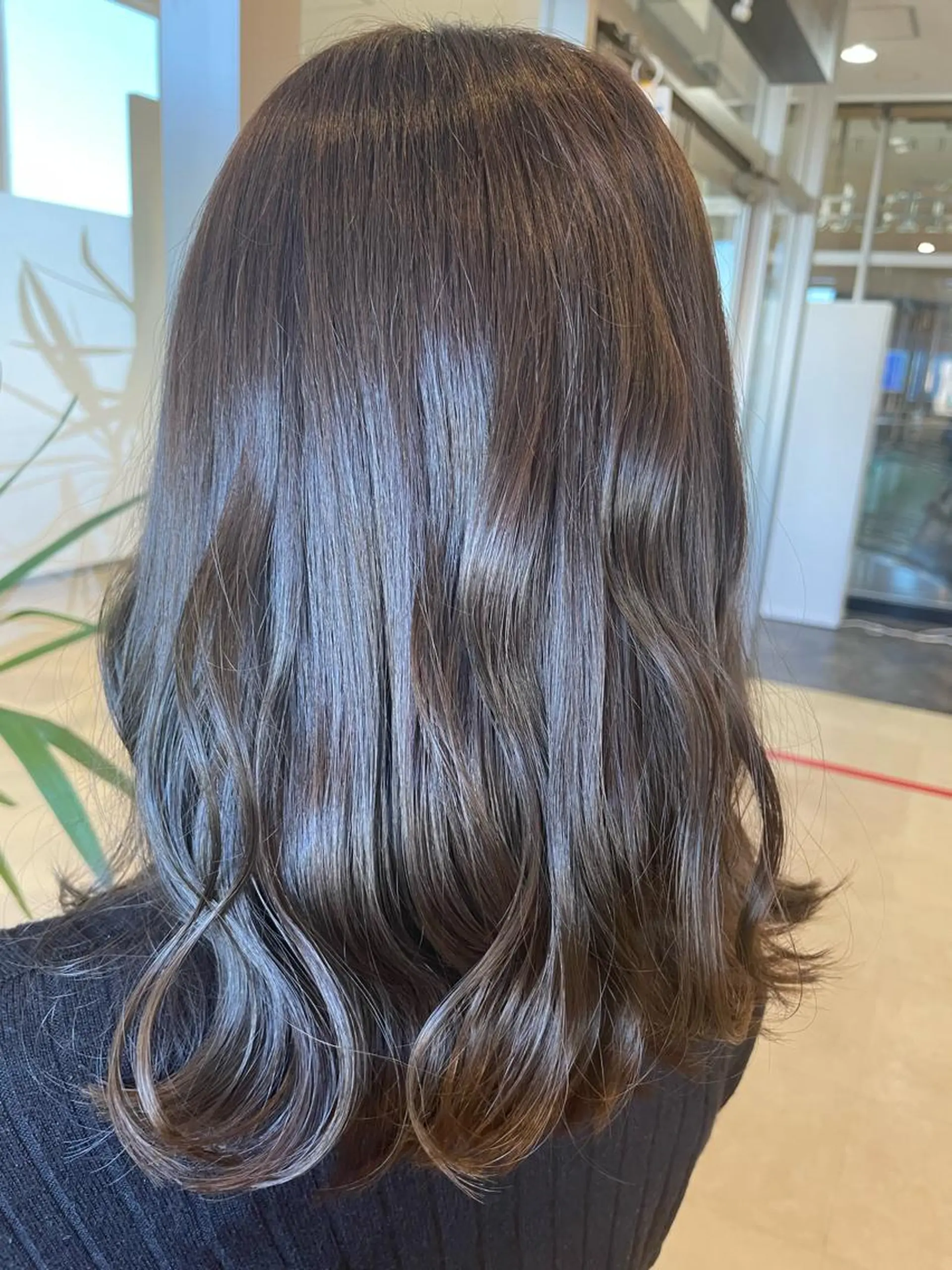 カラー 透明感カラー 岸田 怜奈のヘアスタイル