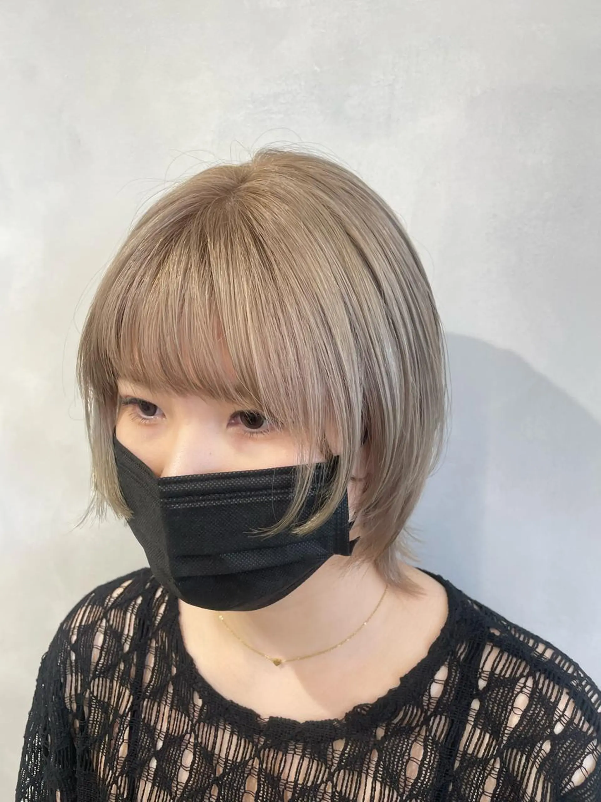 ショート カラー ベージュカラー ブリーチ ケアブリーチ ハイトーンカラー ホワイトベージュ 透明感カラー✨艶髪 制作🌱山根あゆみのヘアスタイル