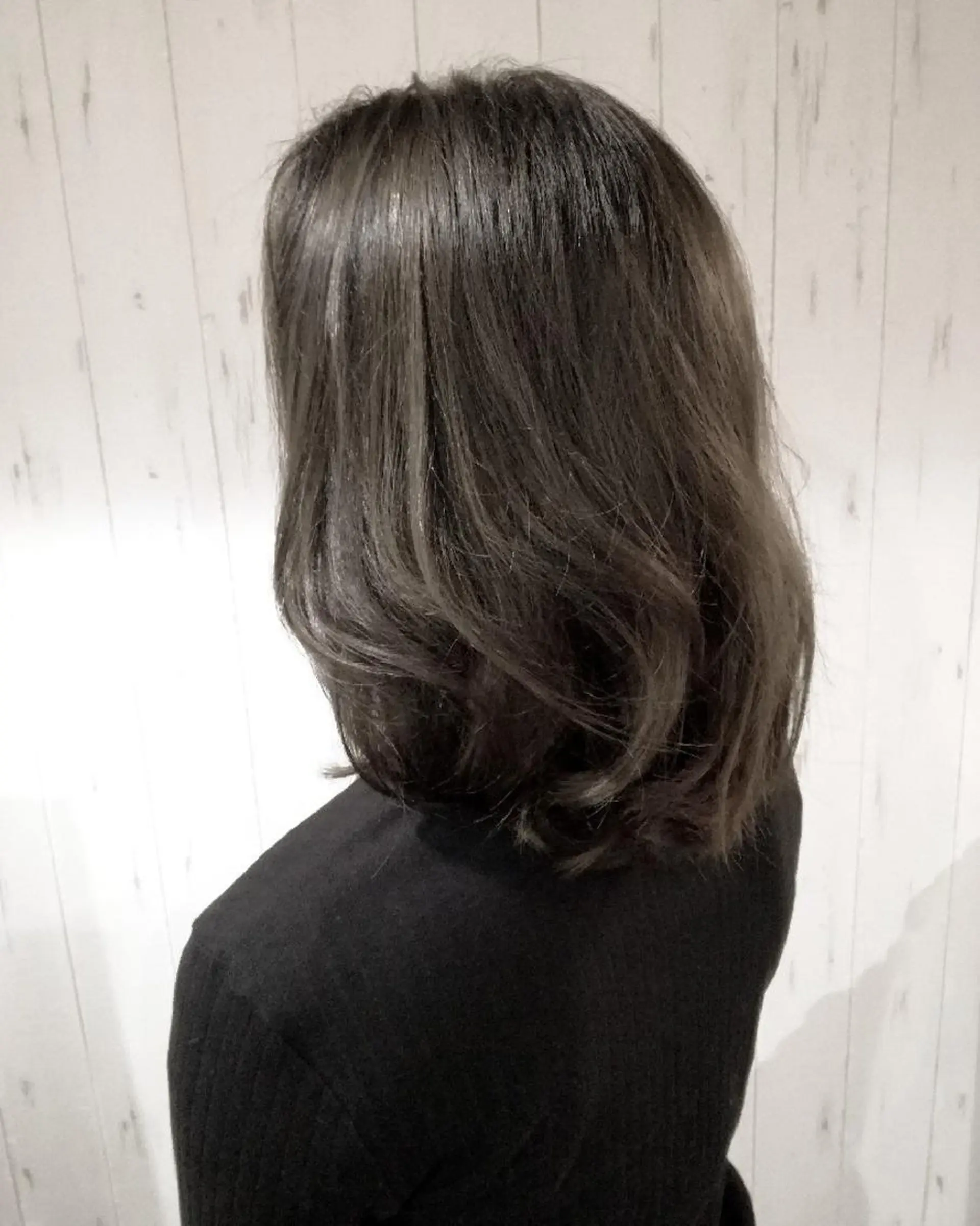 ミディアム カラー アッシュ アッシュグレー ハイライトカラー ハイライト 西川 敏夫のヘアスタイル