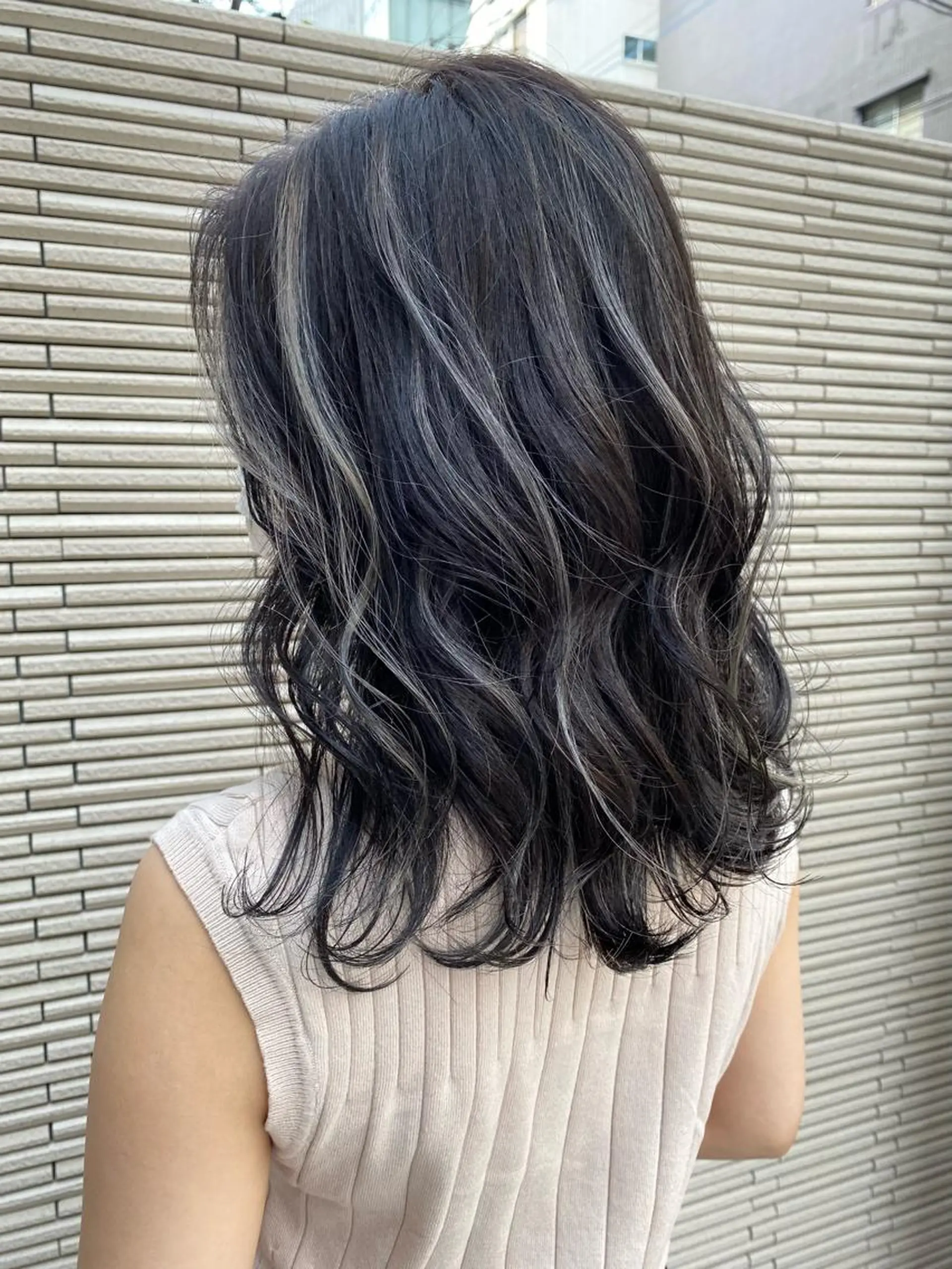 ミディアム カラー グレージュ ハイライトカラー シルバー シルバーグレージュ ハイライト ヘアカラー トリートメント 💈平島 拓也💈のヘアスタイル