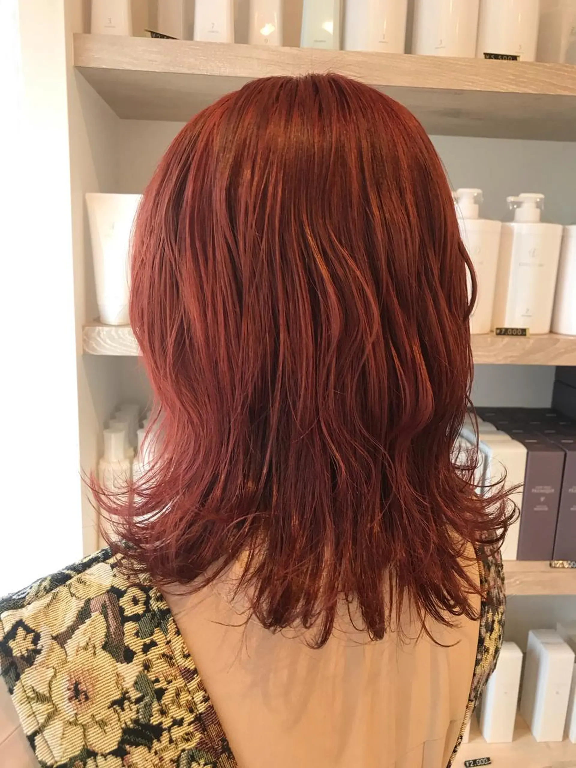 ミディアム カラー オレンジ オレンジレッド レッドカラー ヘアカラー 由比藤理子 ブリーチカラー🌈のヘアスタイル