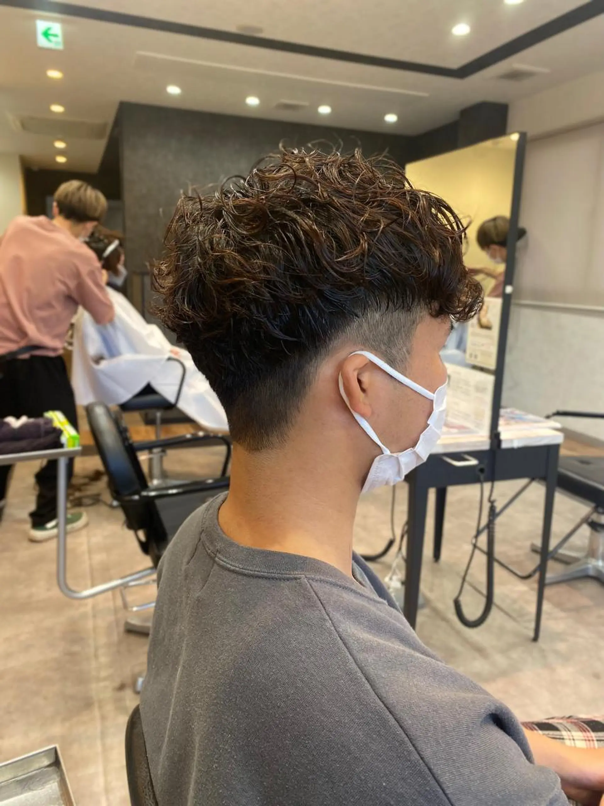 ショート パーマ メンズ メンズパーマ カット パーマ 矢部 萌深のヘアスタイル