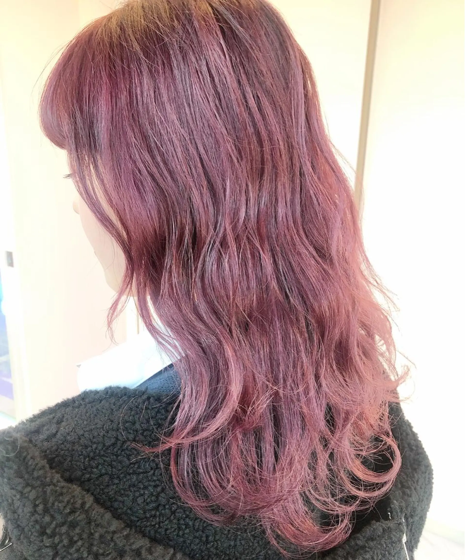 セミロング カラー ブリーチ ラベンダーカラー ピンクカラー ピンクラベンダー カット ヘアカラー トリートメント 透明感カラー× レイヤーカット✨高梨のヘアスタイル