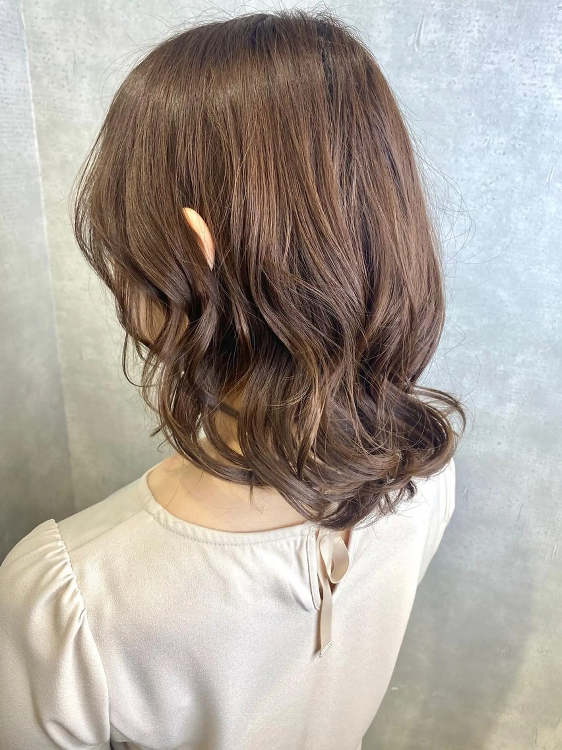 ミディアム カット ヘアカラー トリートメント ヘアセット 美髪/髪質改善 レイヤー/透けカラーのヘアスタイル