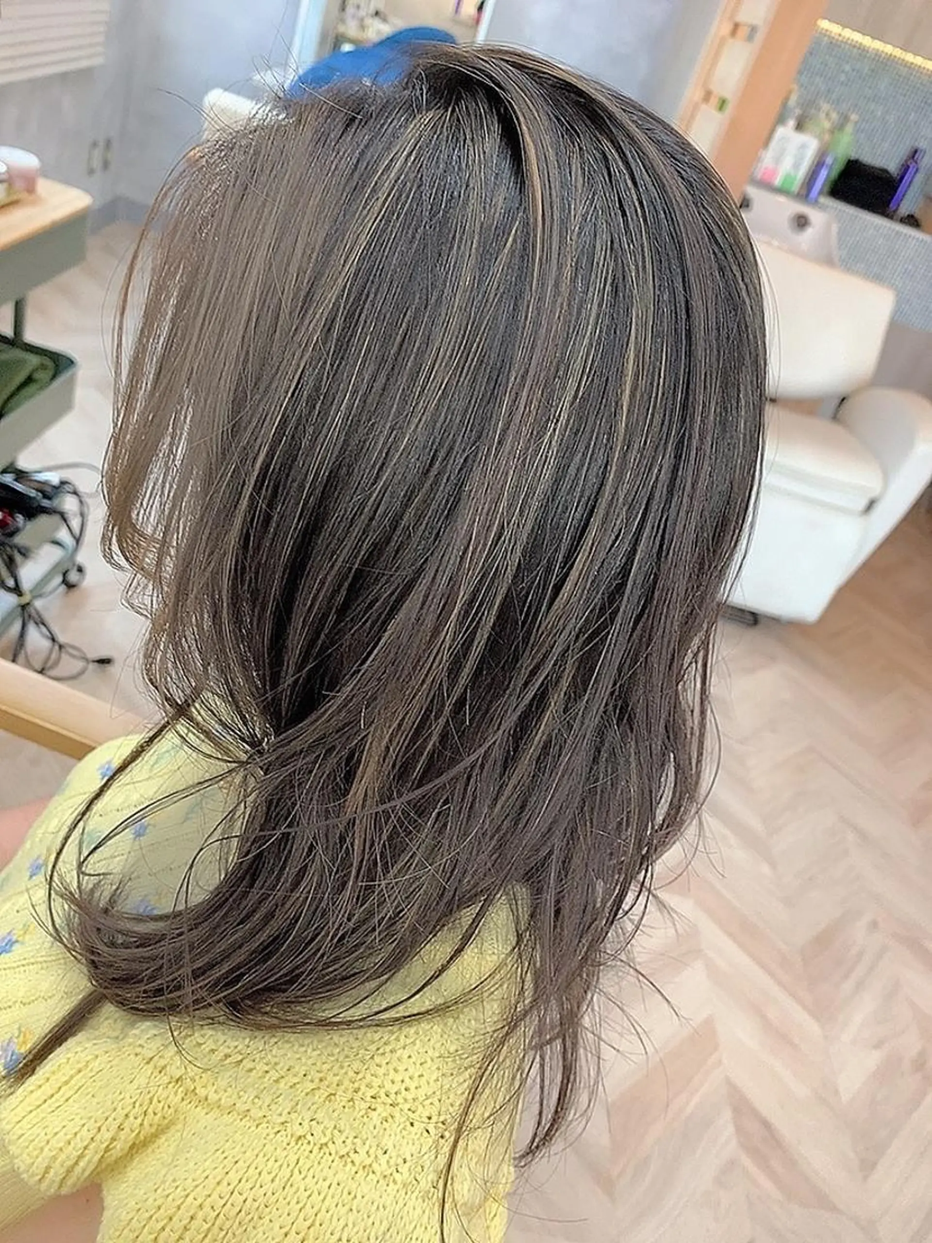 セミロング カット ヘアカラー 井上 亜海のヘアスタイル