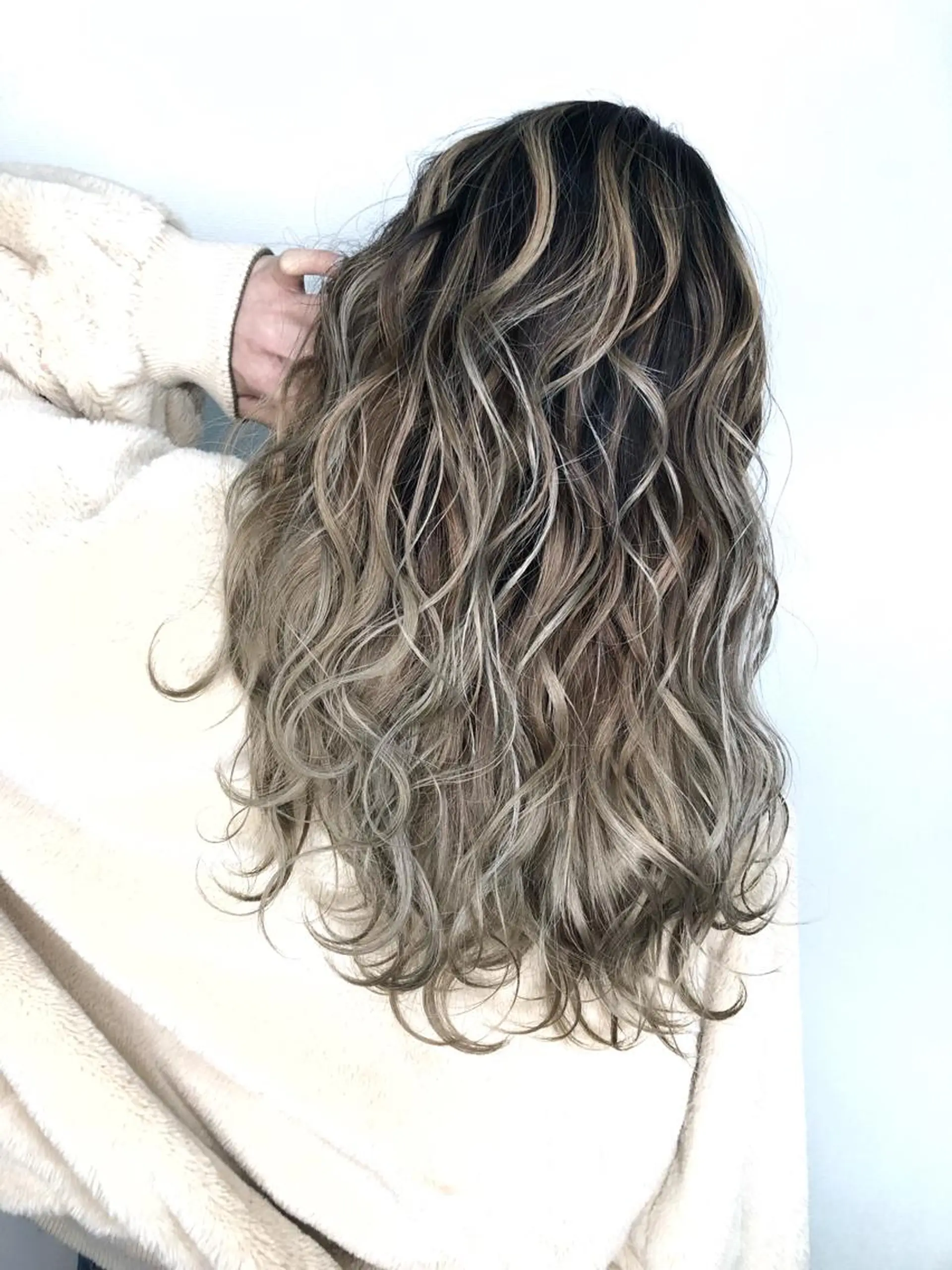 ロング カラー 服部 樹季のヘアスタイル