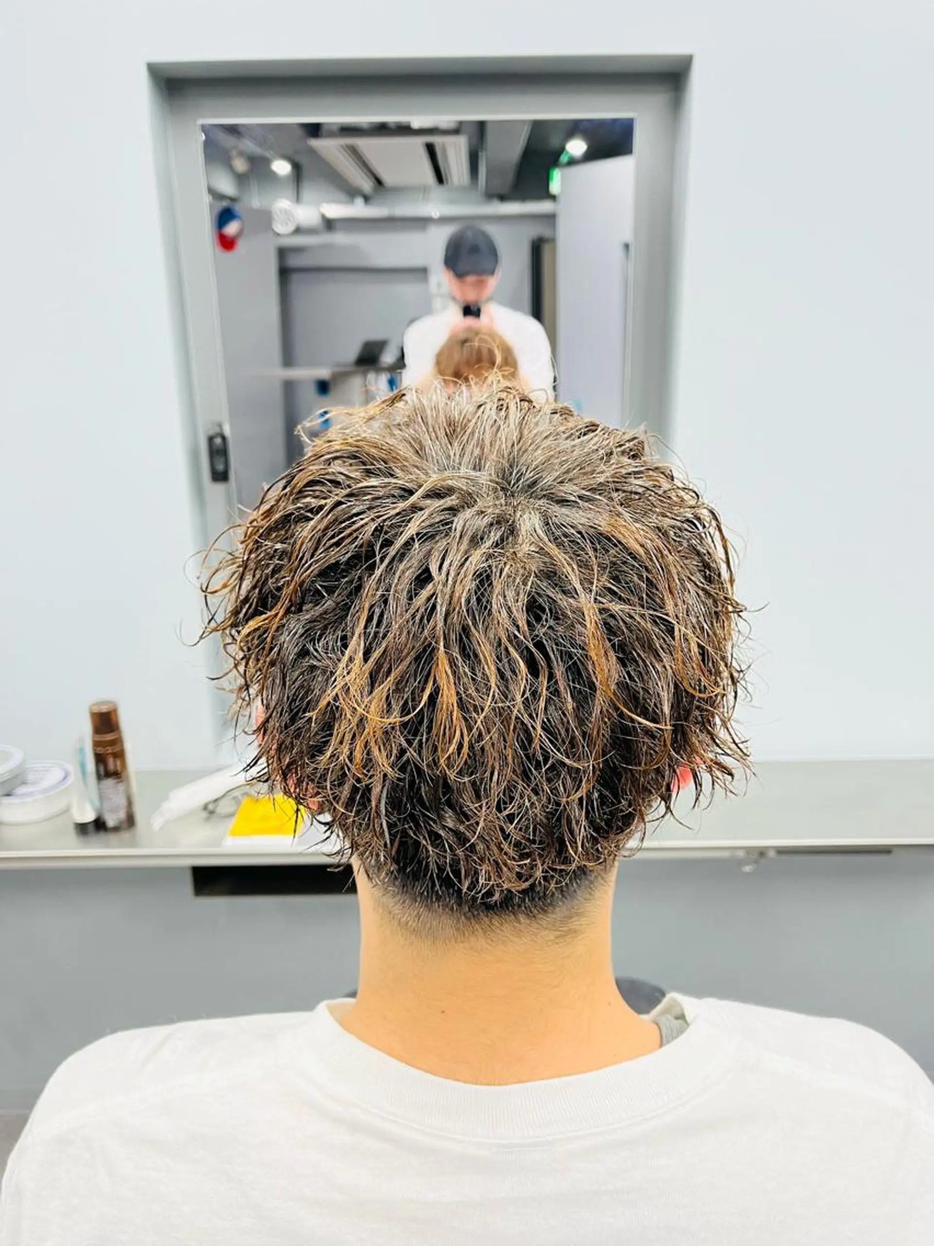 ショート パーマ メンズ センターパート フェードカット マッシュ メンズパーマ メンズツイストパーマ icon Blue所属・池袋メンズパーマ フェード純平のヘアスタイル